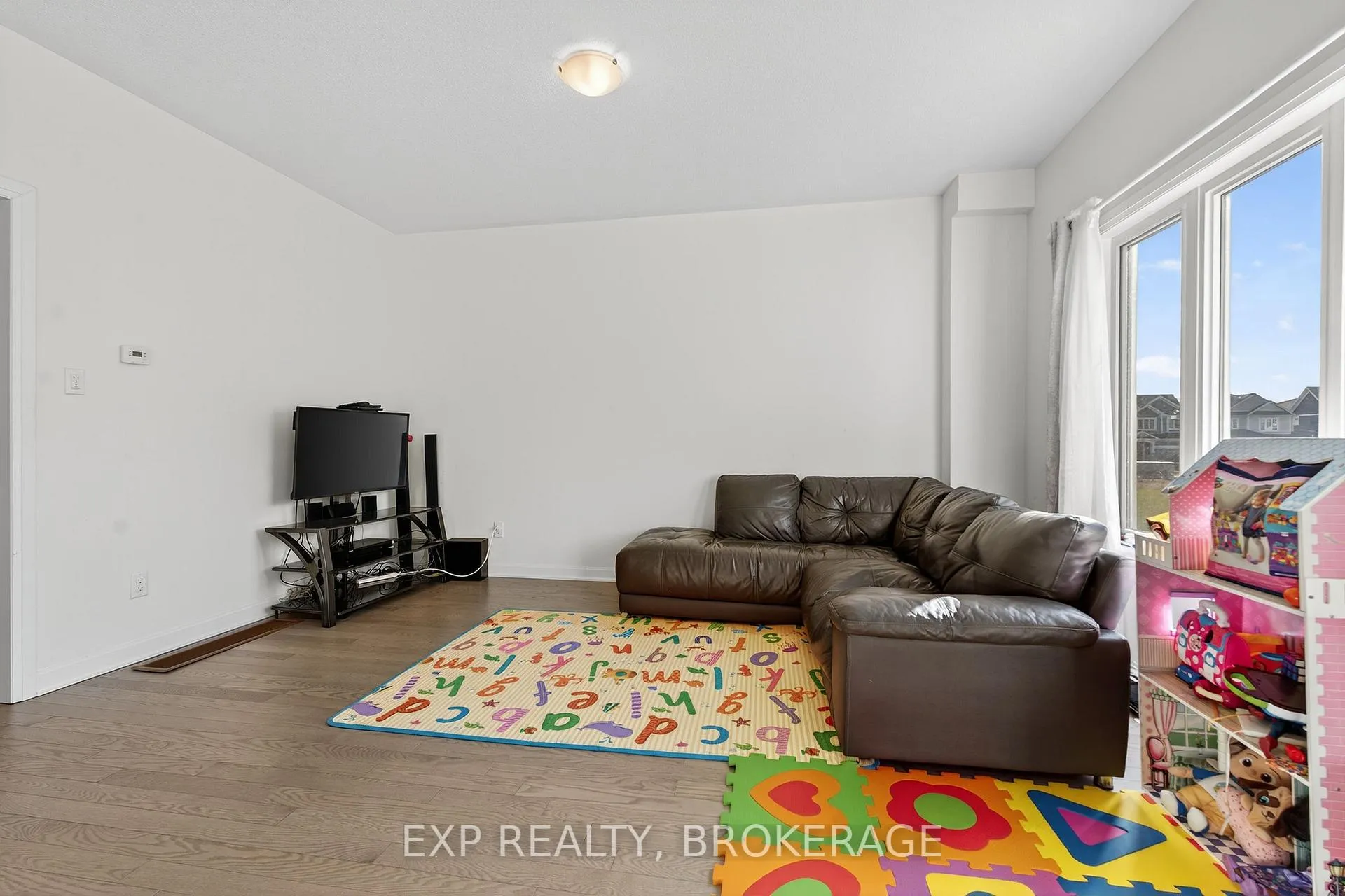Photo 10 of 73 Oakmont Drive, Loyalist, Bath — HOMEH