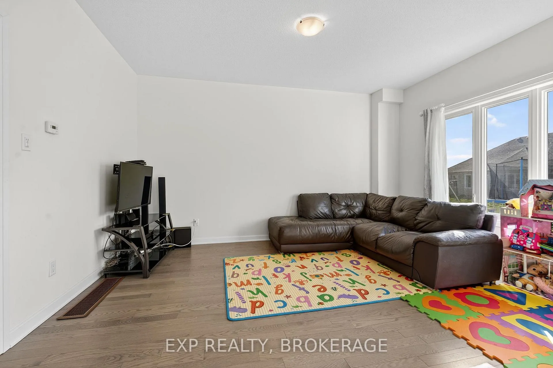 Photo 11 of 73 Oakmont Drive, Loyalist, Bath — HOMEH