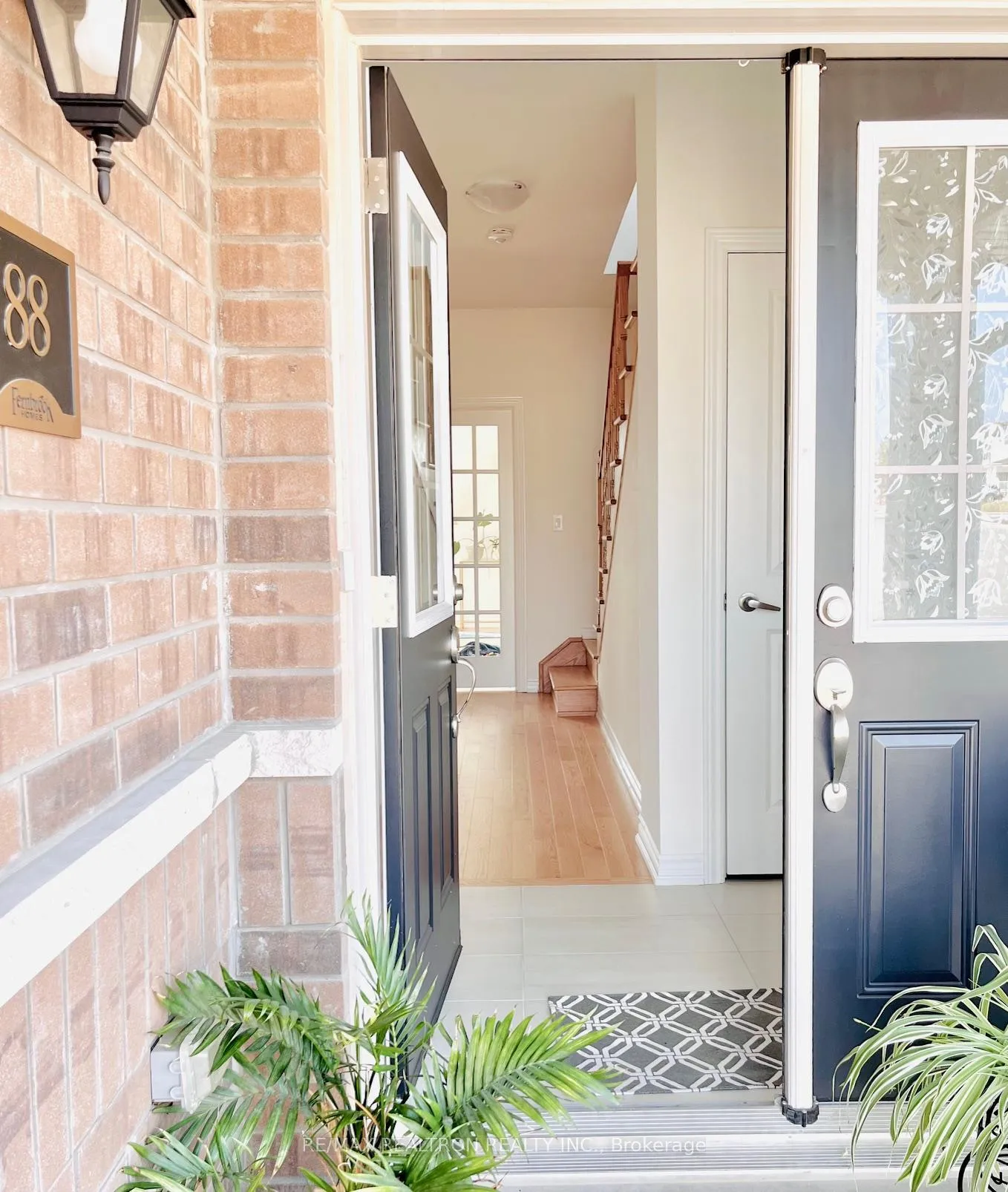 Photo 2 of 88 Gilham Way, Brant, Paris — HOMEH
