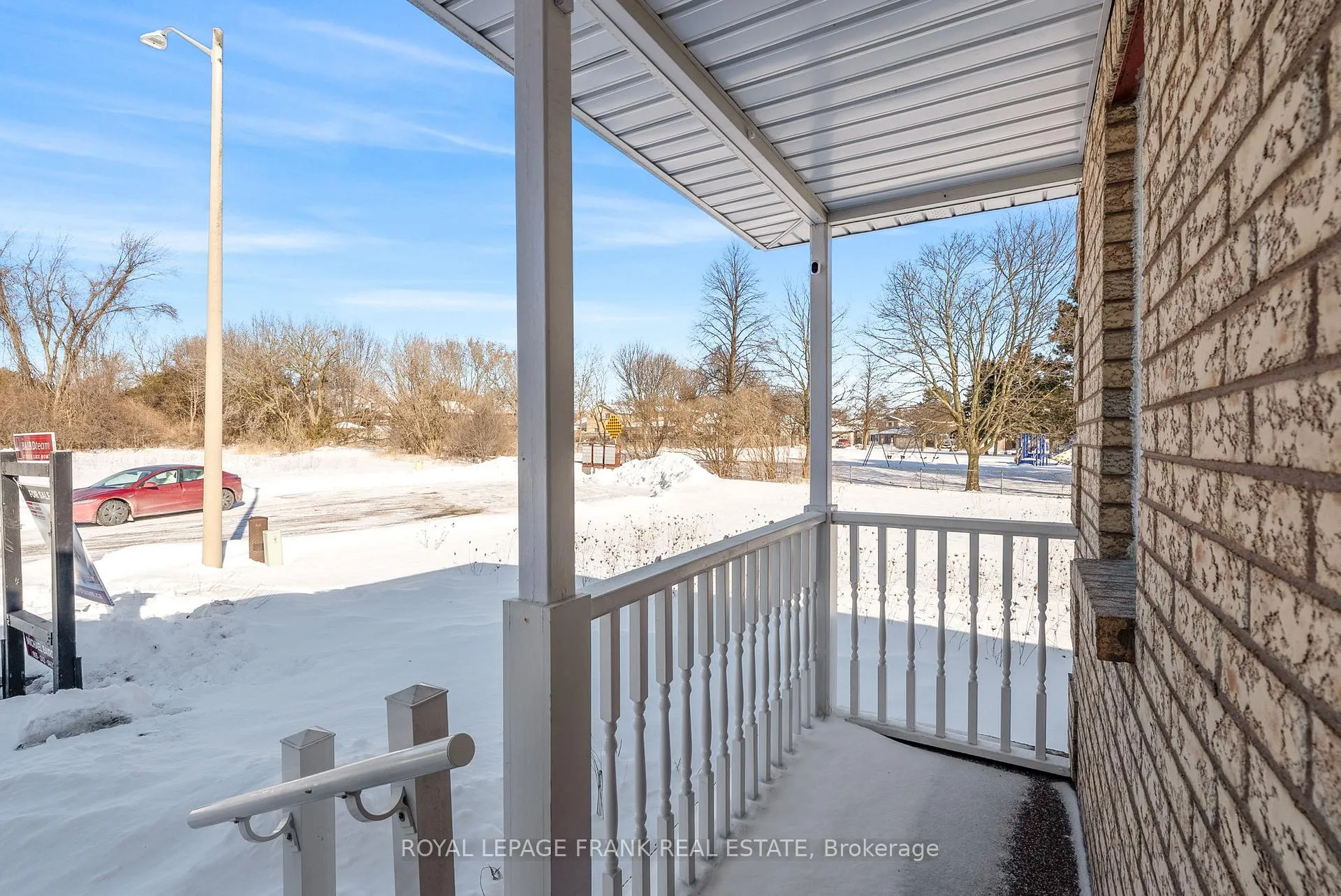 Photo 3 of 27 Dale Park, Clarington, Courtice — HOMEH