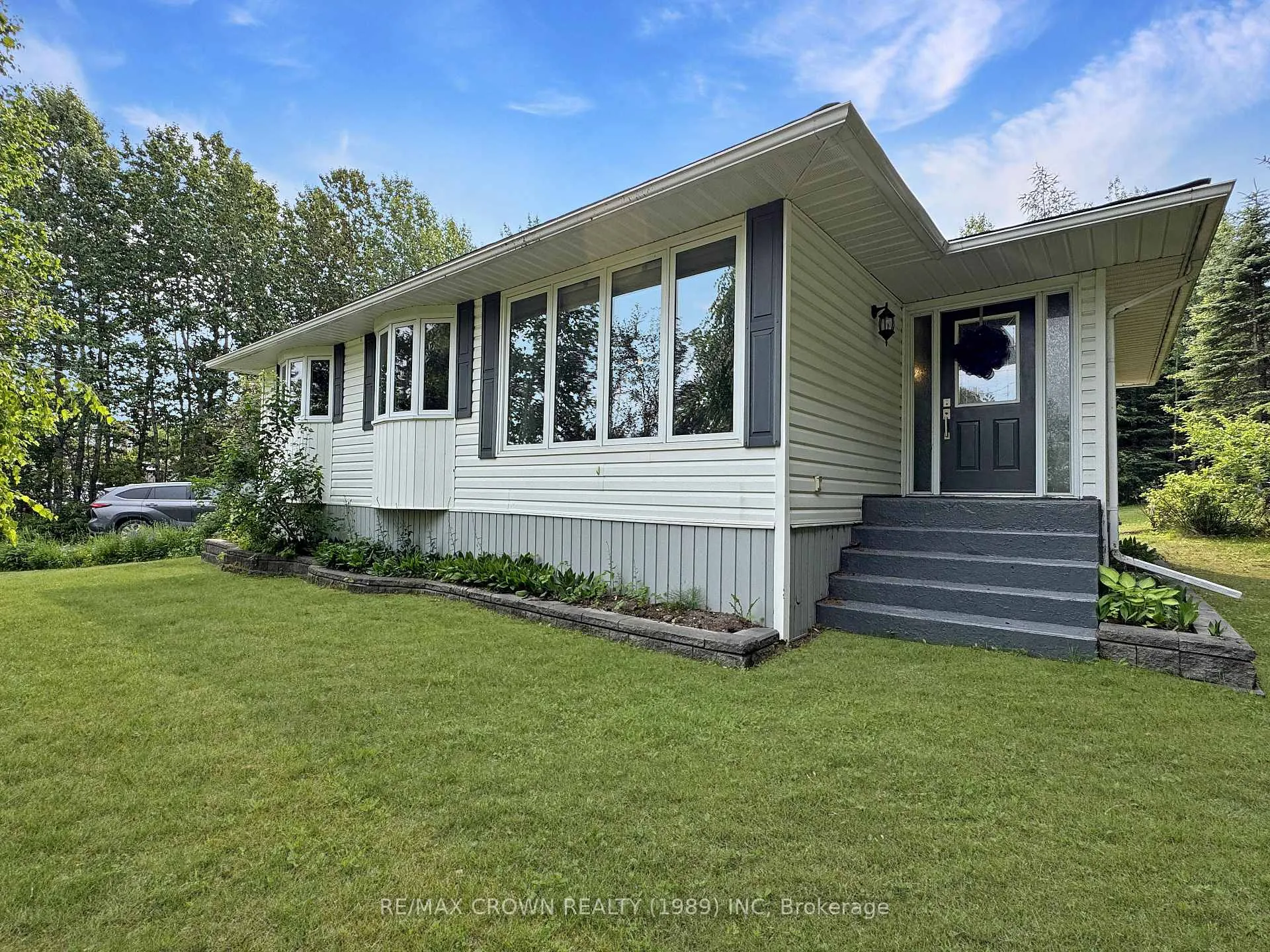 Photo 2 of 220 Third Avenue, Hornepayne — HOMEH