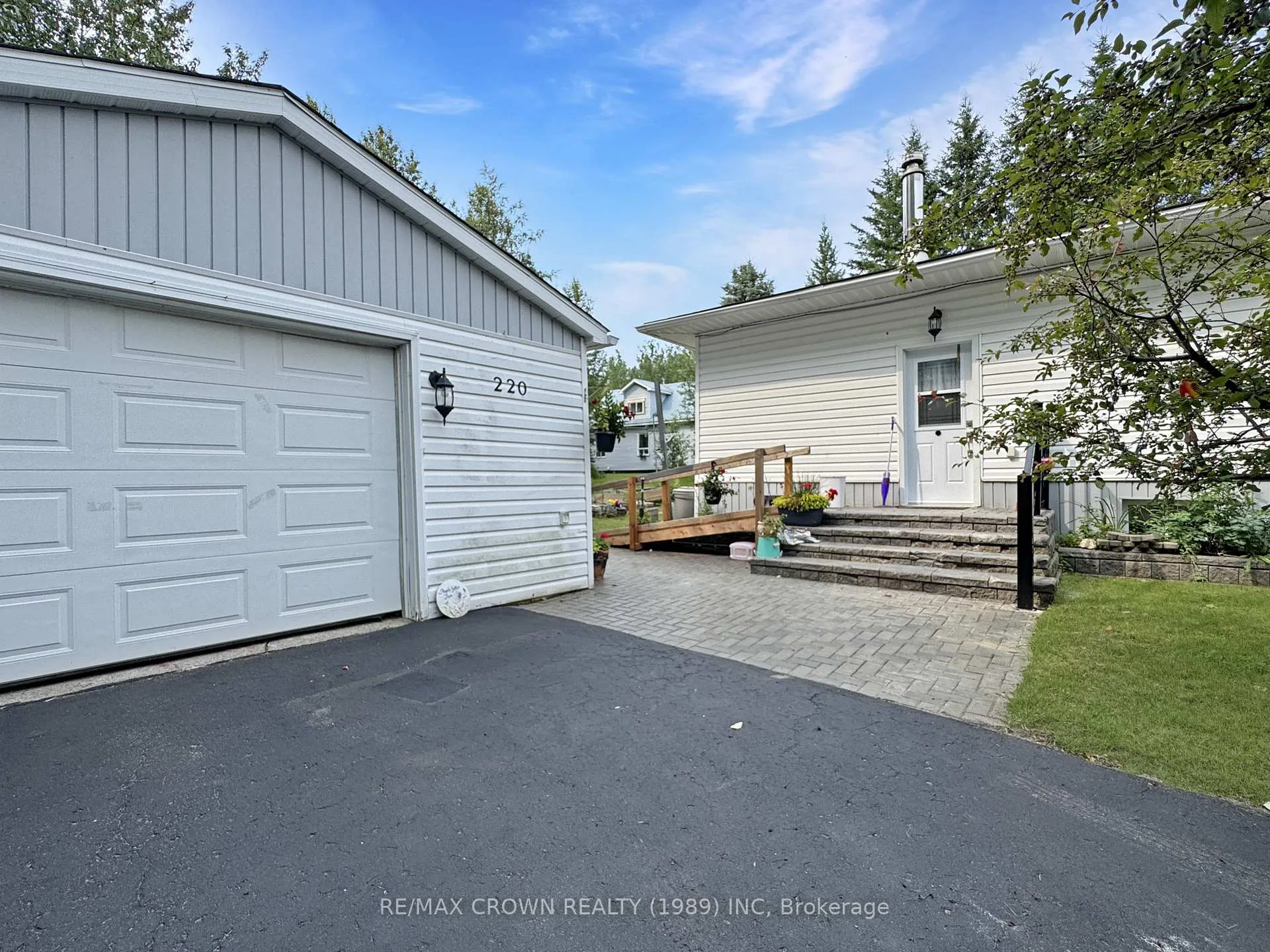 Photo 23 of 220 Third Avenue, Hornepayne — HOMEH