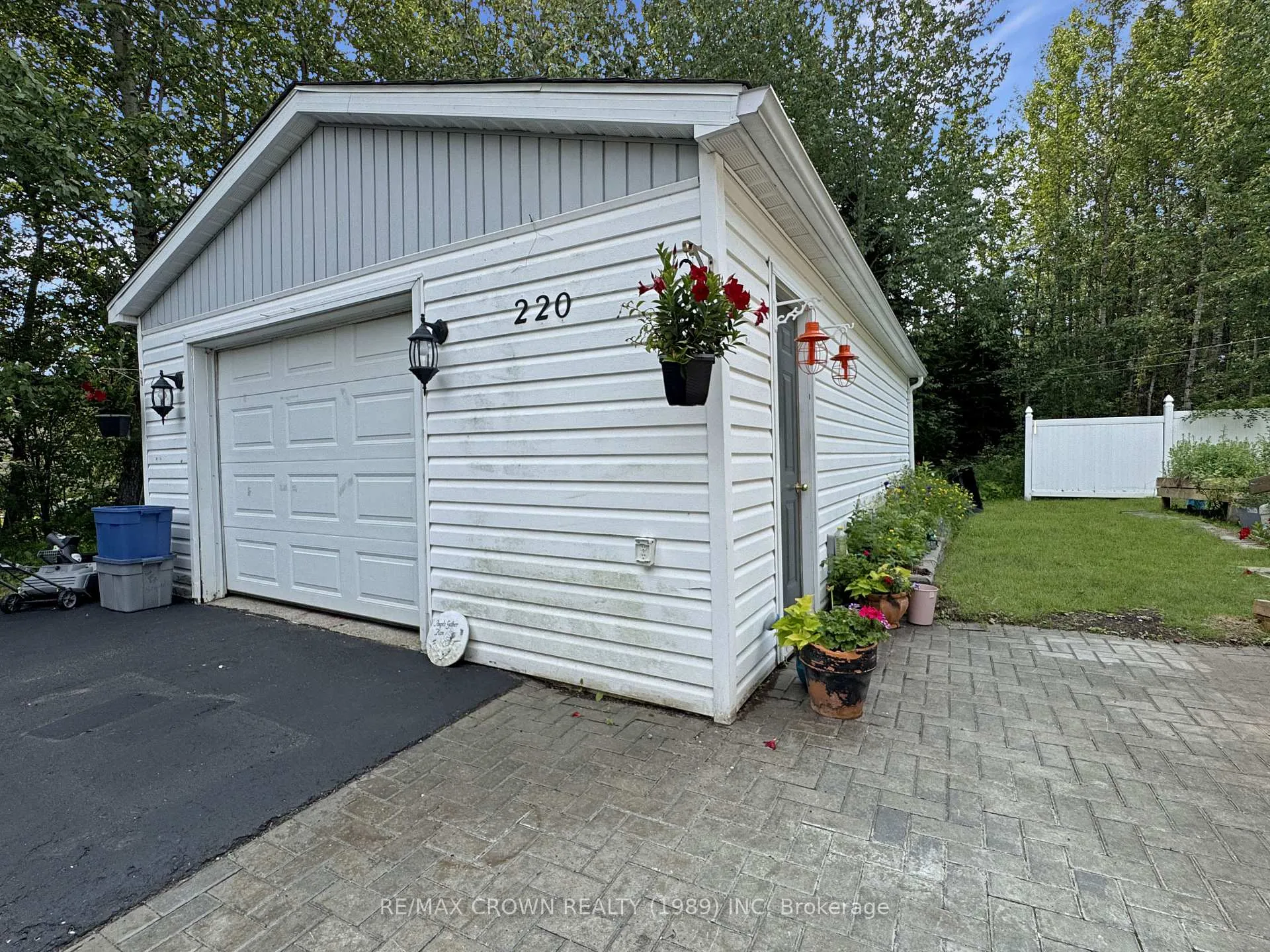 Photo 24 of 220 Third Avenue, Hornepayne — HOMEH