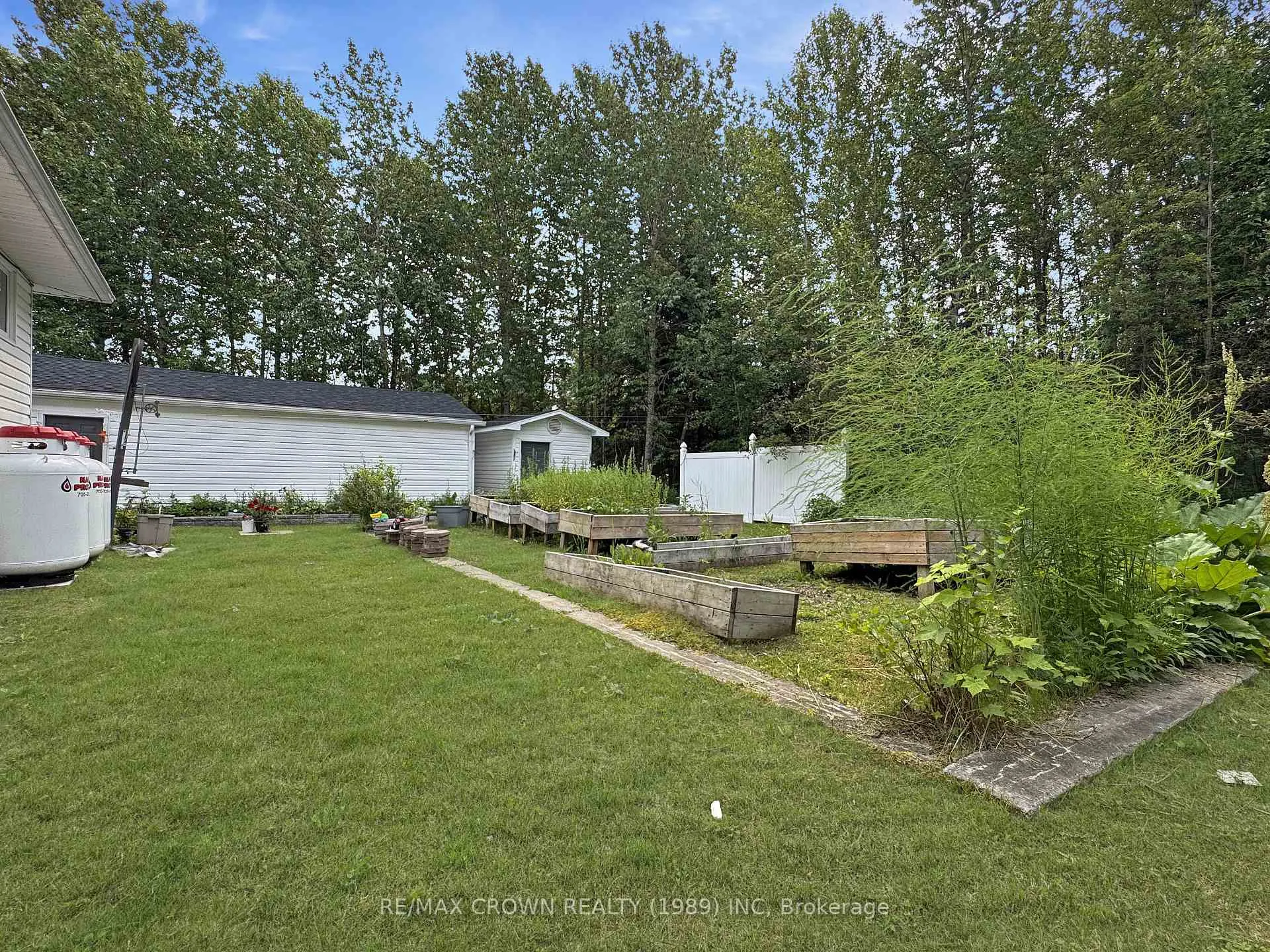 Photo 26 of 220 Third Avenue, Hornepayne — HOMEH