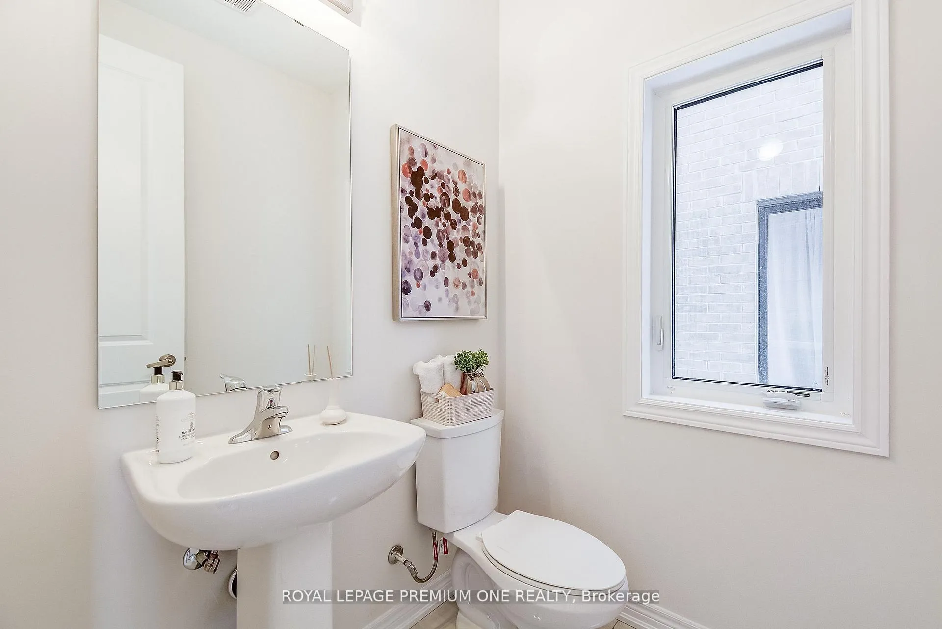 Photo 8 of 440 Kennedy Circle, Milton, Cobban — HOMEH