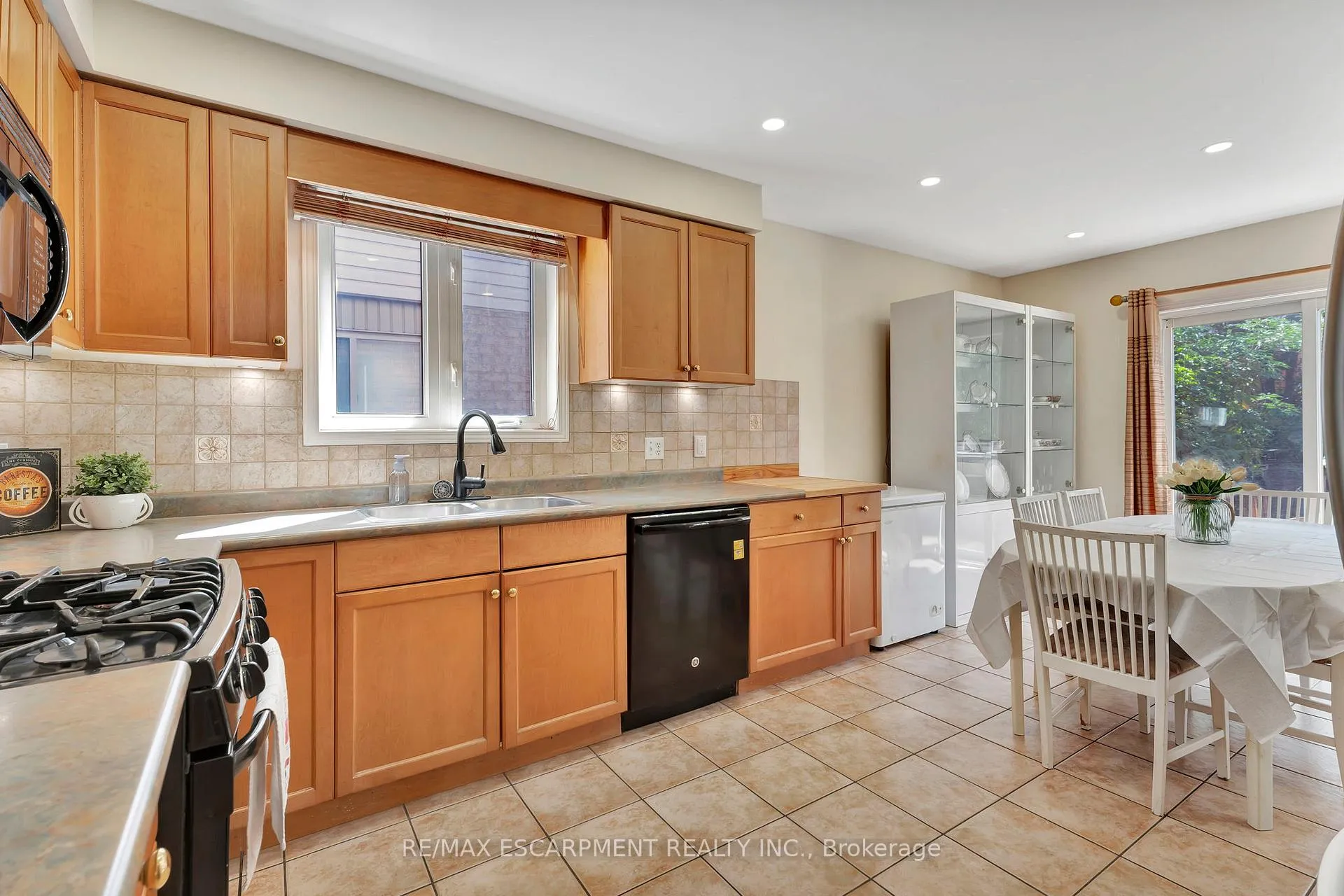 Photo 10 of 30 Meadowpoint Drive, Hamilton, Allison — HOMEH