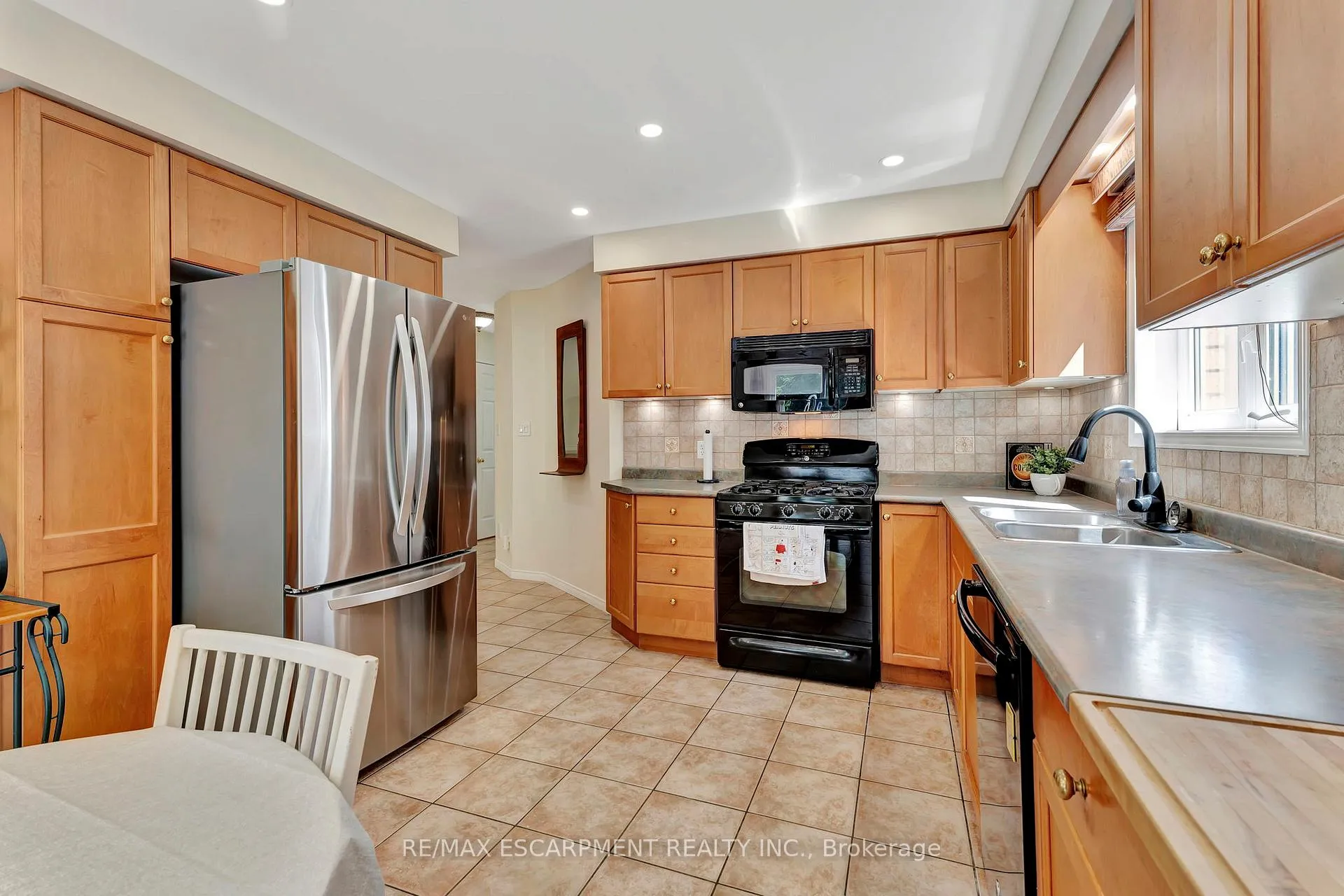 Photo 14 of 30 Meadowpoint Drive, Hamilton, Allison — HOMEH