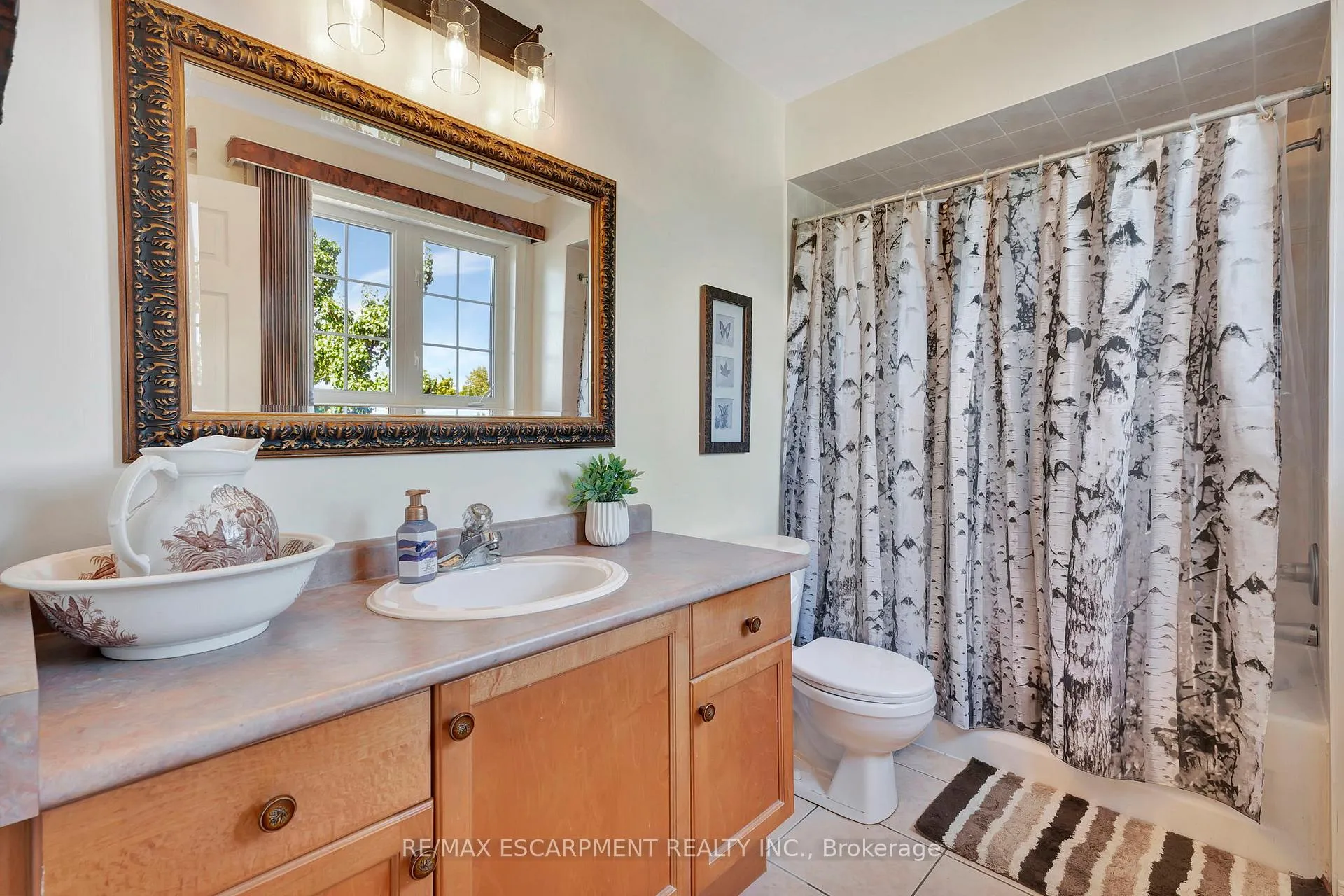Photo 18 of 30 Meadowpoint Drive, Hamilton, Allison — HOMEH
