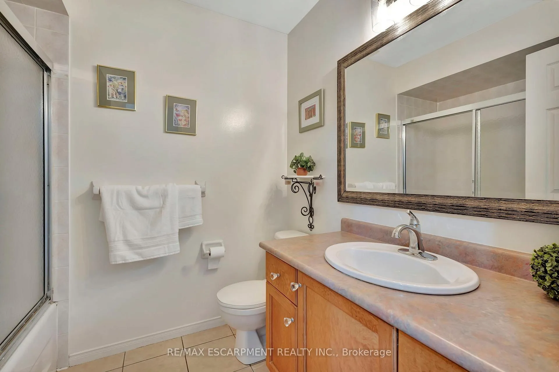 Photo 19 of 30 Meadowpoint Drive, Hamilton, Allison — HOMEH