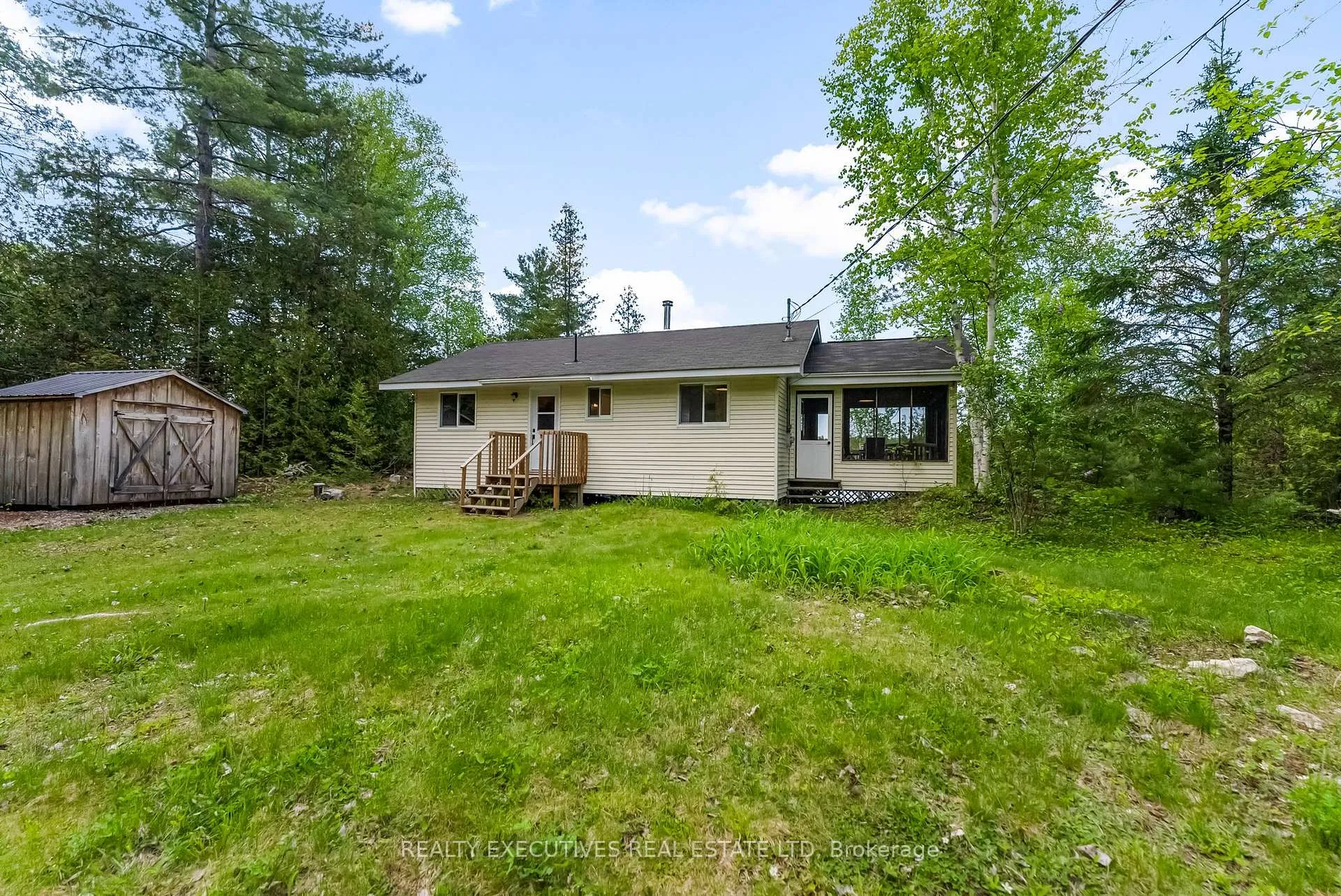 Photo 3 of 3120 Wabalac Side Road, Lanark Highlands, Lanark Highlands (Darling) Twp — HOMEH