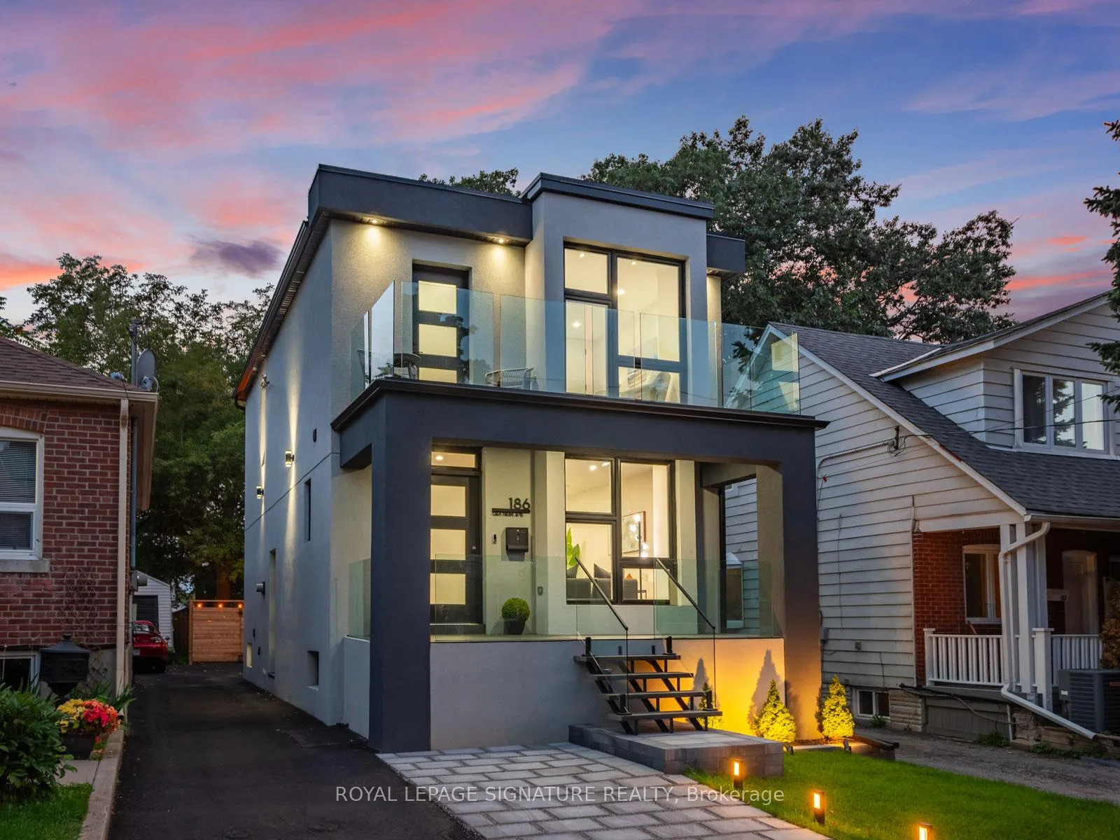 Photo 2 of 186 Oak Park Avenue, Toronto, Woodbine-Lumsden — HOMEH