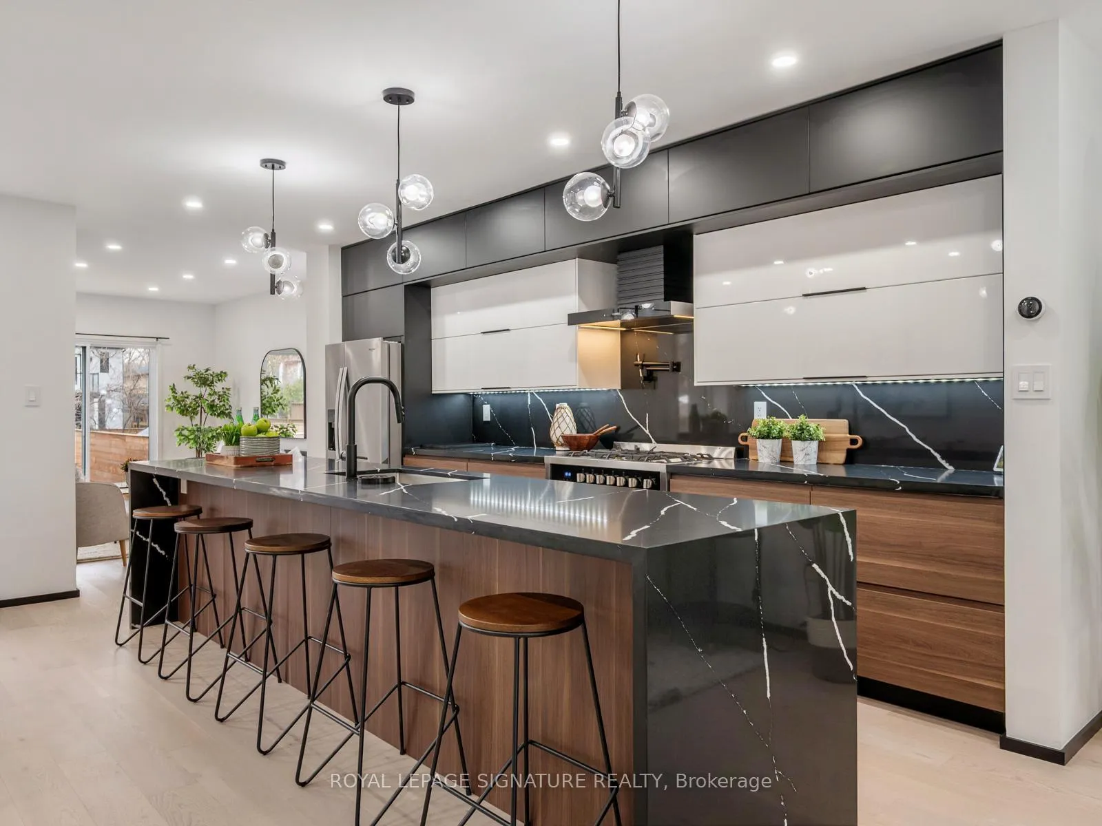 Photo 9 of 186 Oak Park Avenue, Toronto, Woodbine-Lumsden — HOMEH