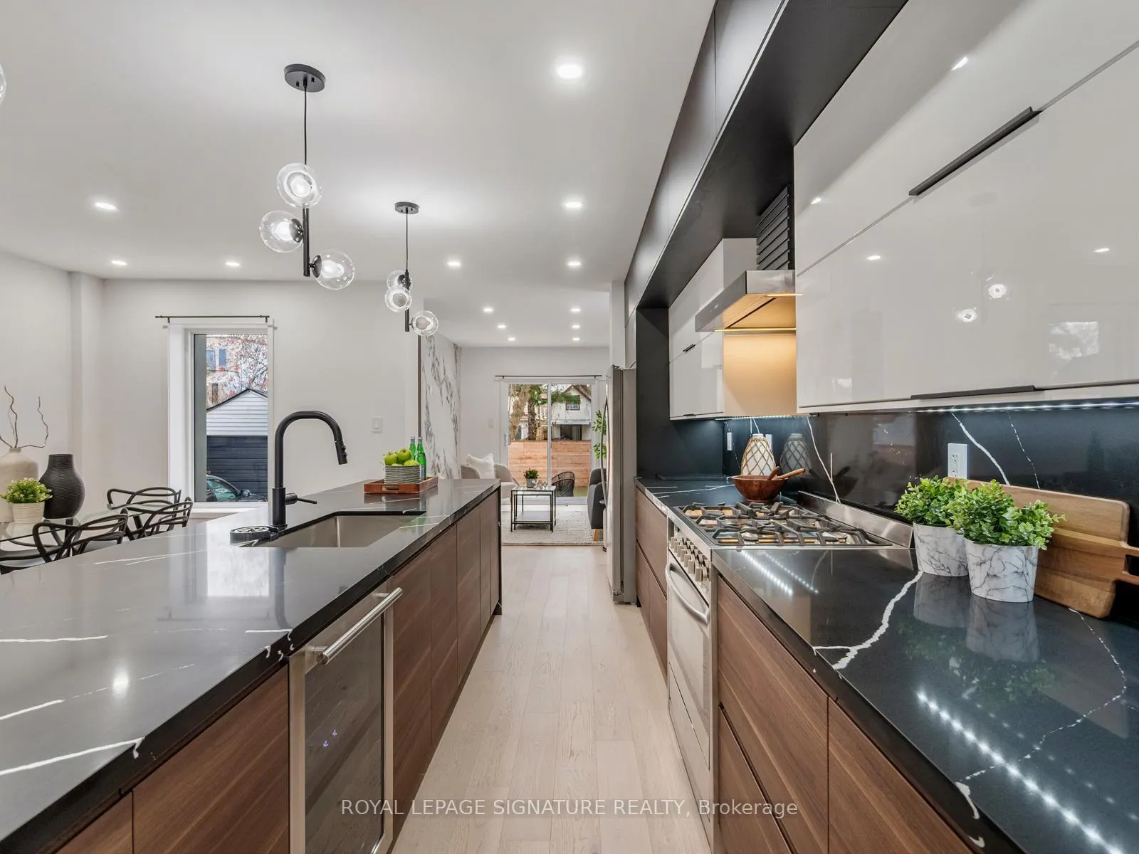 Photo 10 of 186 Oak Park Avenue, Toronto, Woodbine-Lumsden — HOMEH