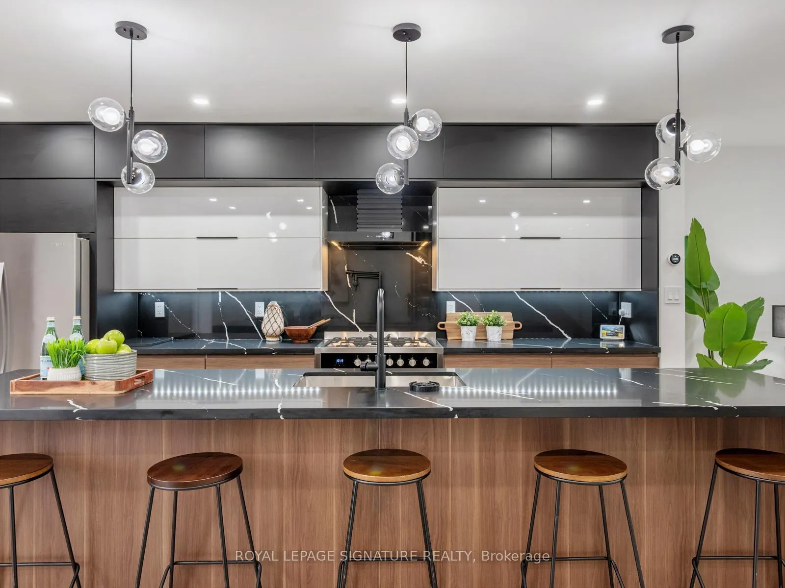 Photo 11 of 186 Oak Park Avenue, Toronto, Woodbine-Lumsden — HOMEH