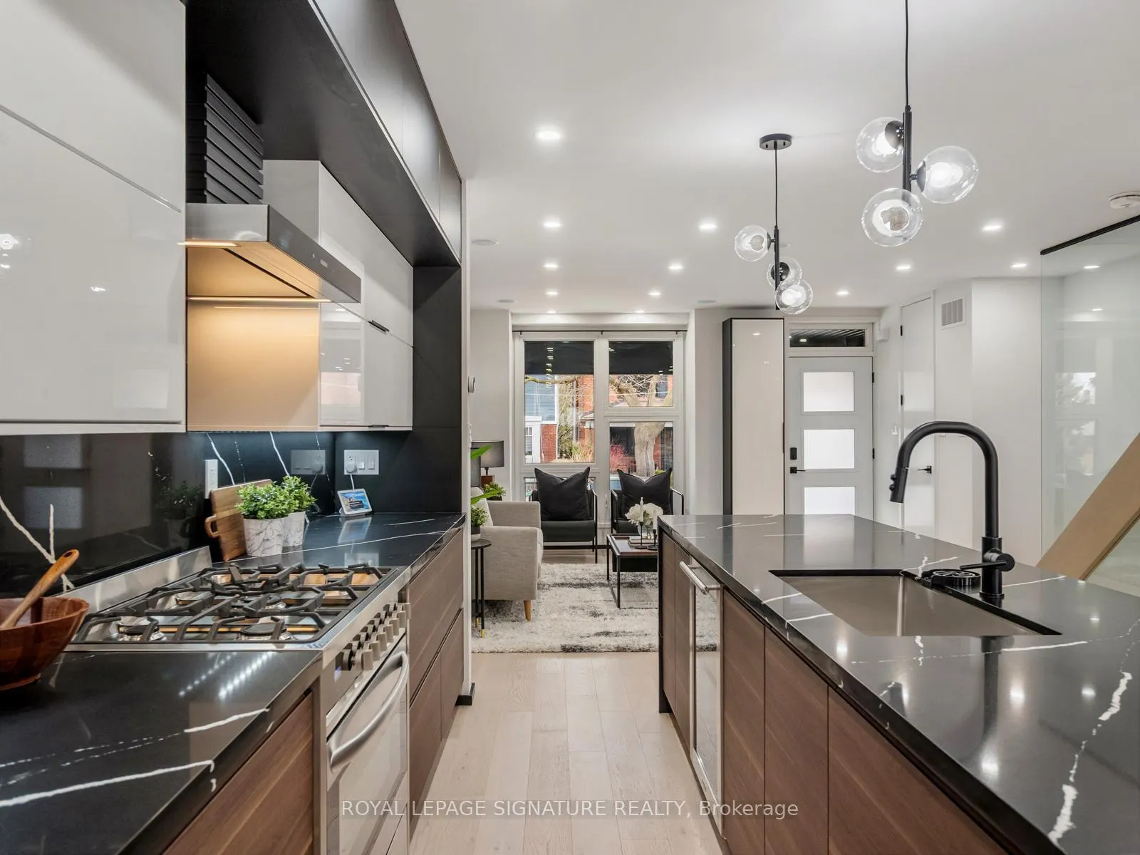 Photo 12 of 186 Oak Park Avenue, Toronto, Woodbine-Lumsden — HOMEH