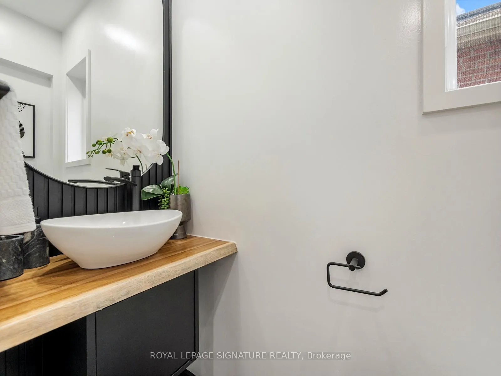 Photo 18 of 186 Oak Park Avenue, Toronto, Woodbine-Lumsden — HOMEH