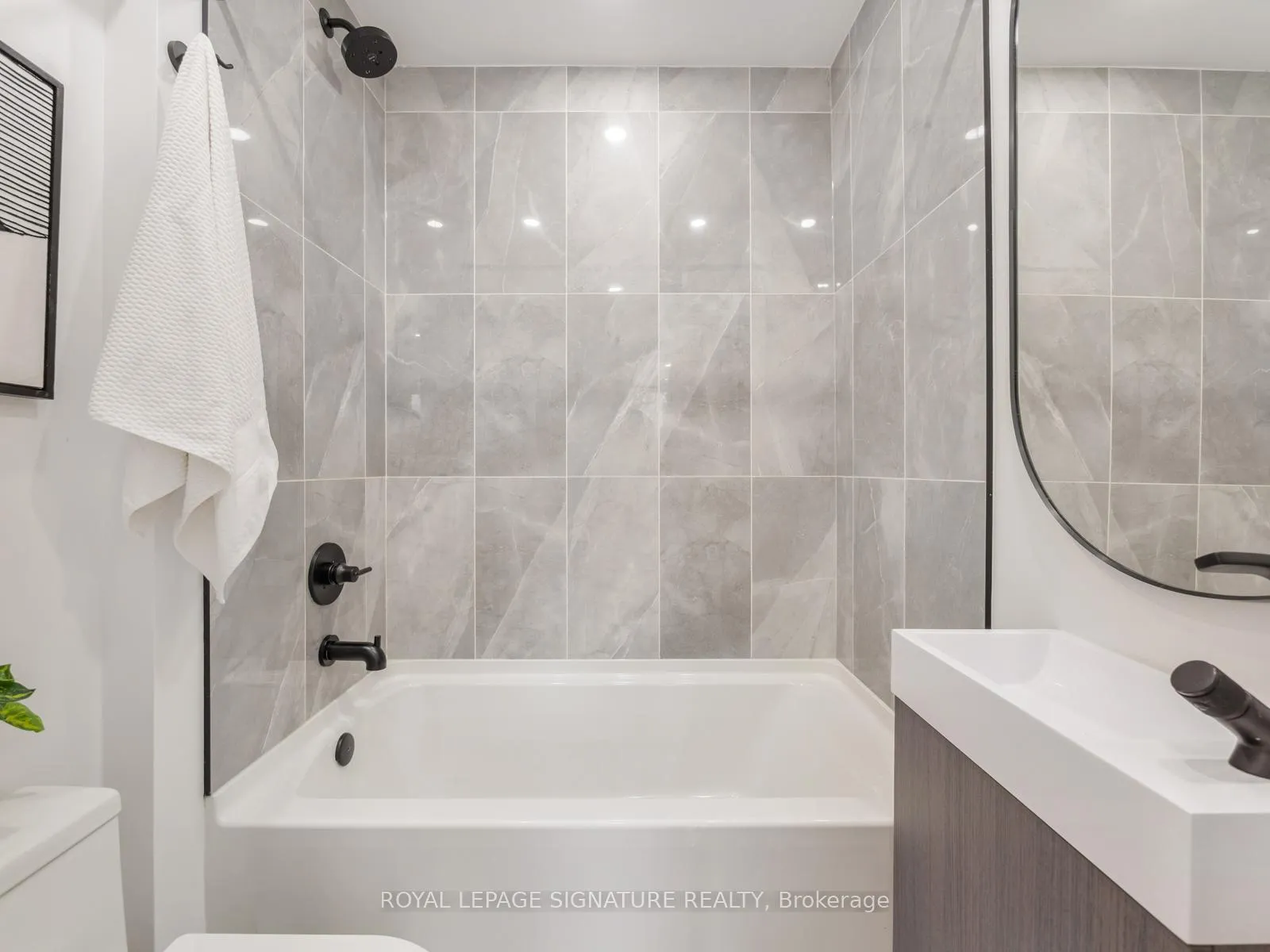 Photo 28 of 186 Oak Park Avenue, Toronto, Woodbine-Lumsden — HOMEH
