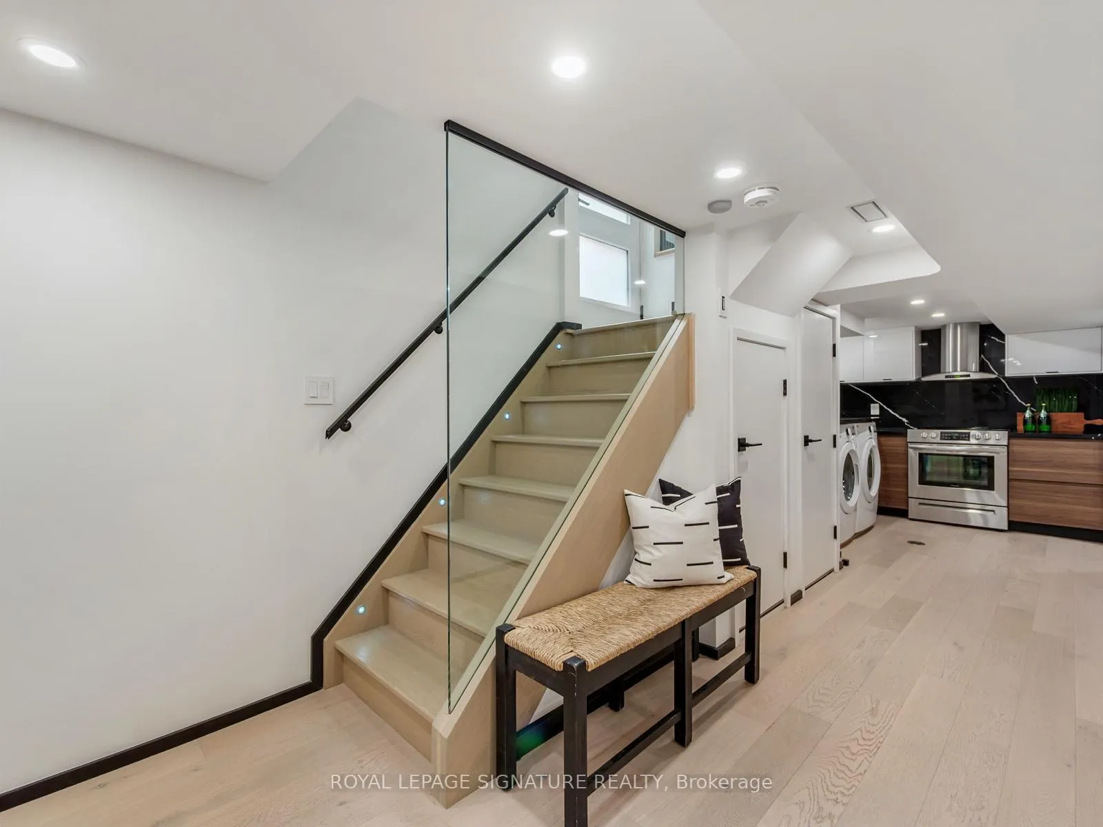 Photo 35 of 186 Oak Park Avenue, Toronto, Woodbine-Lumsden — HOMEH