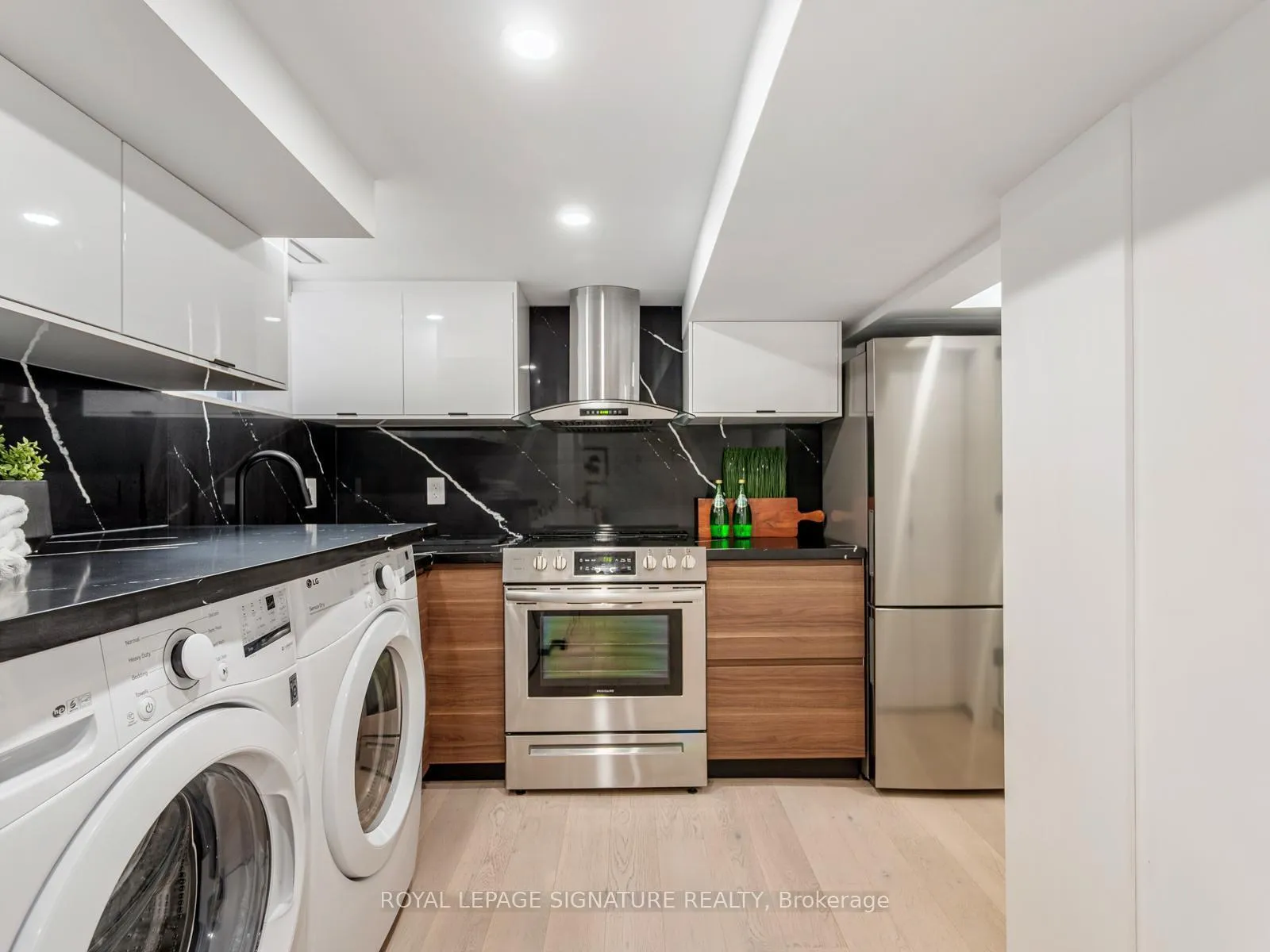 Photo 41 of 186 Oak Park Avenue, Toronto, Woodbine-Lumsden — HOMEH