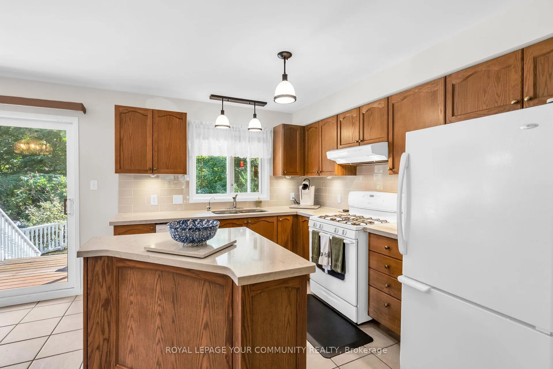 Photo 10 of 73 Anderson Crescent NE, Tay, Victoria Harbour — HOMEH