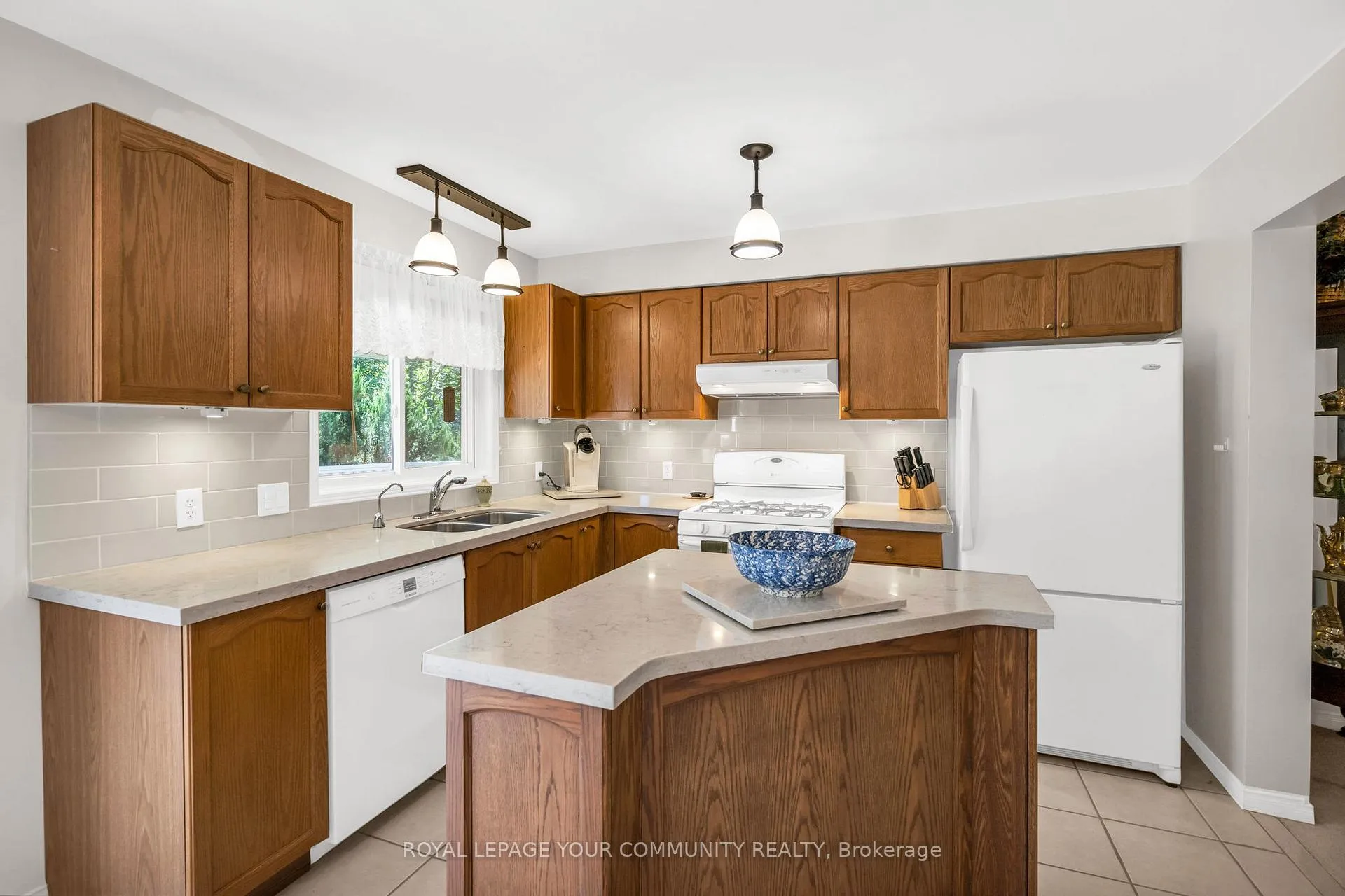 Photo 11 of 73 Anderson Crescent NE, Tay, Victoria Harbour — HOMEH