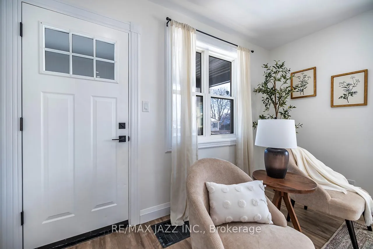 Photo 6 of 120 Elgin Street, Clarington, Bowmanville — HOMEH