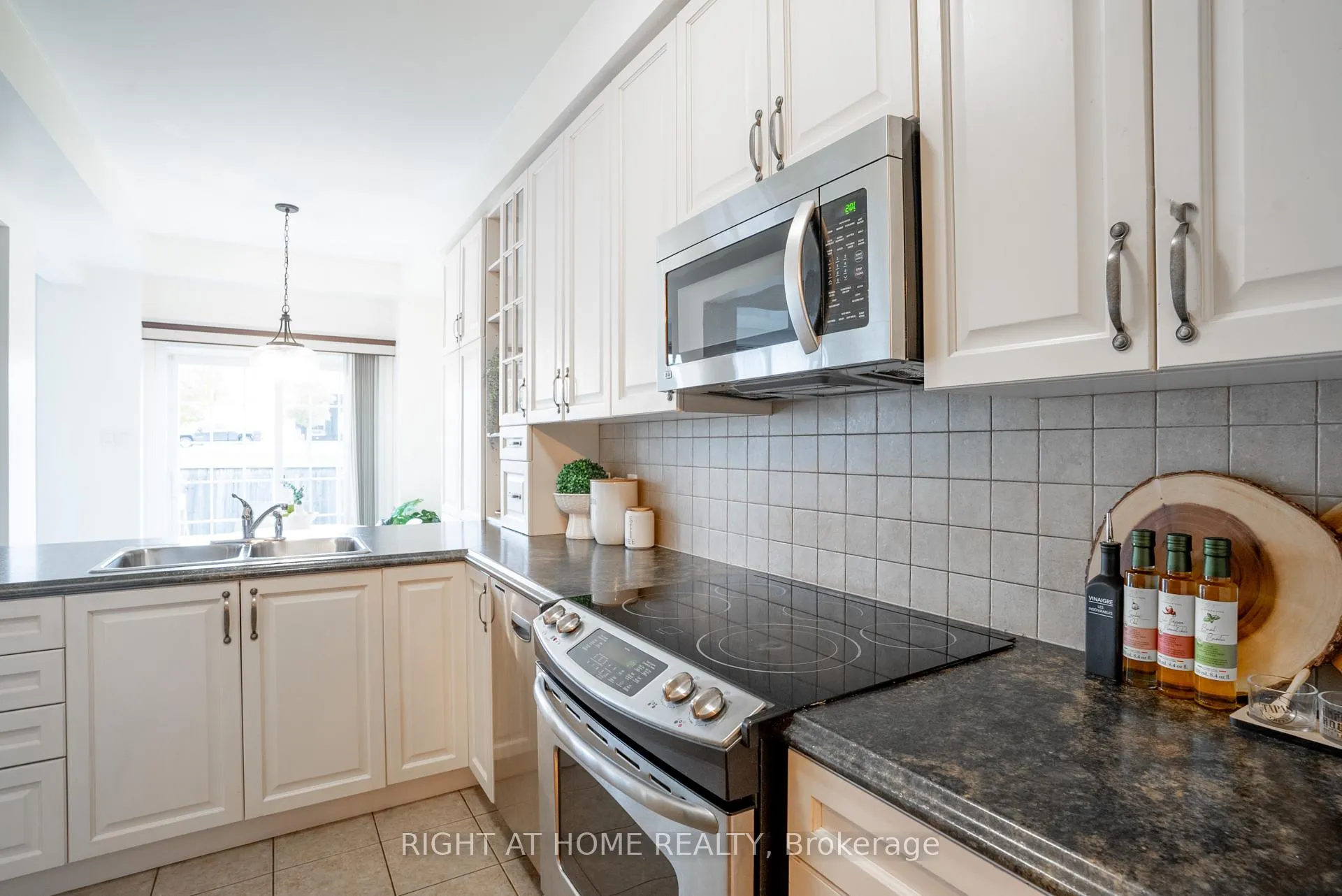 Photo 10 of 540 Barrick Hill Road, Ottawa, Kanata - Emerald Meadows/Trailwest — HOMEH