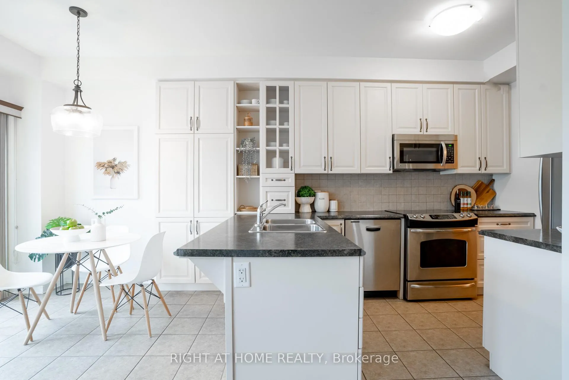 Photo 11 of 540 Barrick Hill Road, Ottawa, Kanata - Emerald Meadows/Trailwest — HOMEH