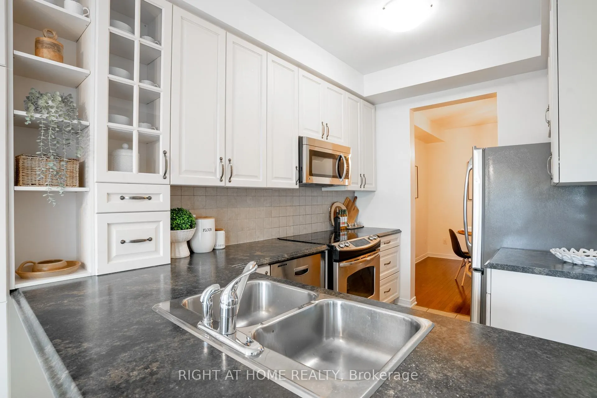 Photo 12 of 540 Barrick Hill Road, Ottawa, Kanata - Emerald Meadows/Trailwest — HOMEH