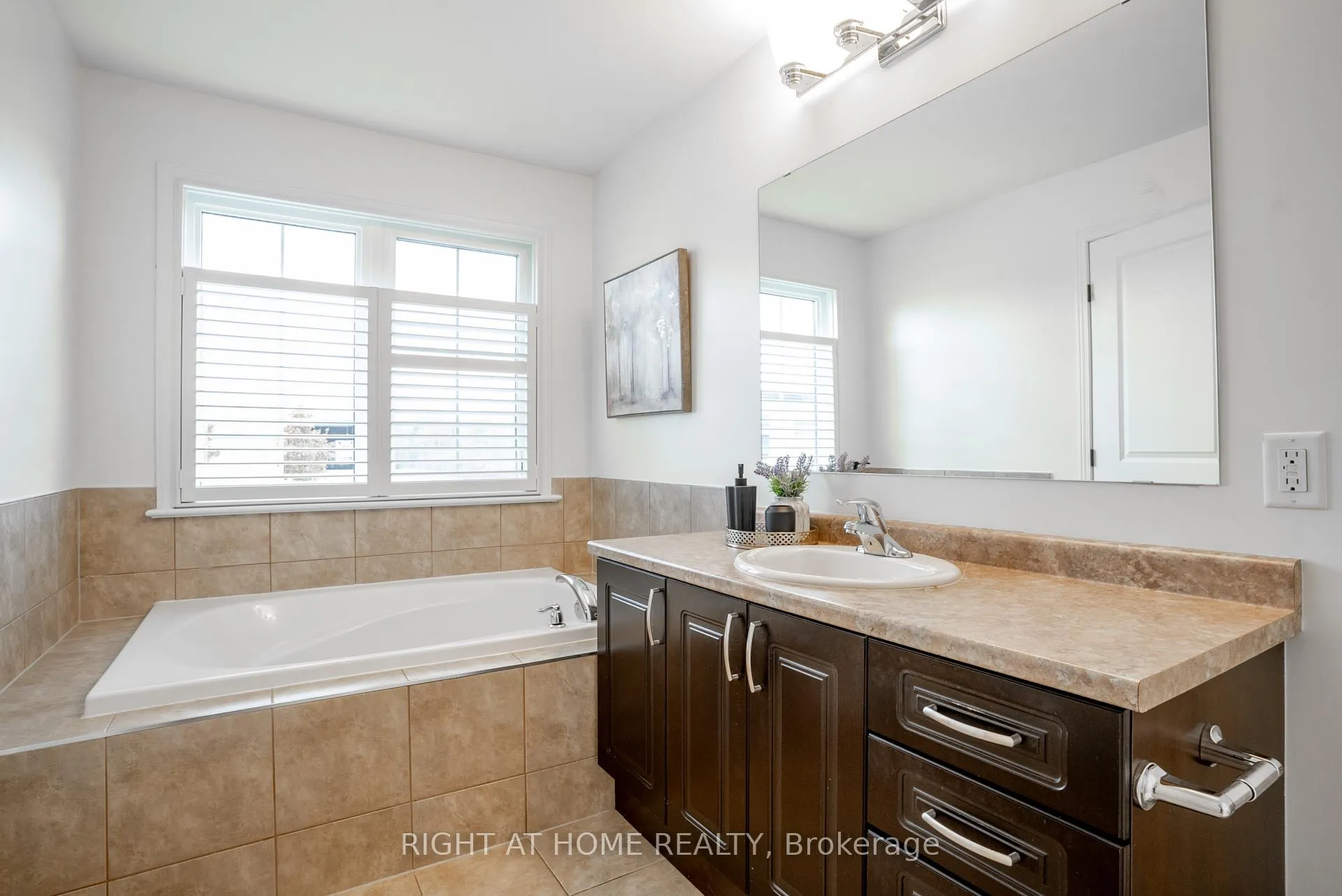 Photo 19 of 540 Barrick Hill Road, Ottawa, Kanata - Emerald Meadows/Trailwest — HOMEH