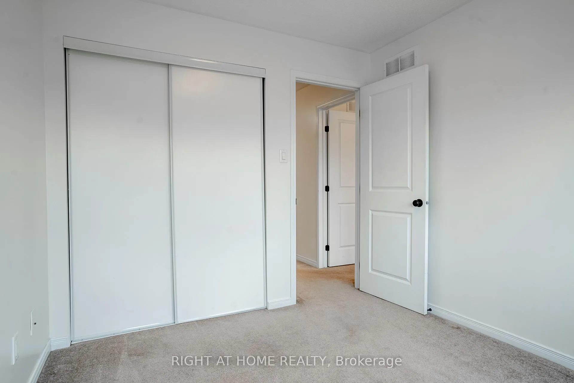 Photo 26 of 540 Barrick Hill Road, Ottawa, Kanata - Emerald Meadows/Trailwest — HOMEH