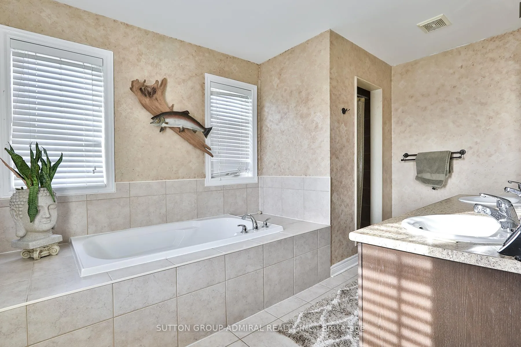 Photo 17 of 38 Shady Oaks Avenue, Markham, Cornell — HOMEH