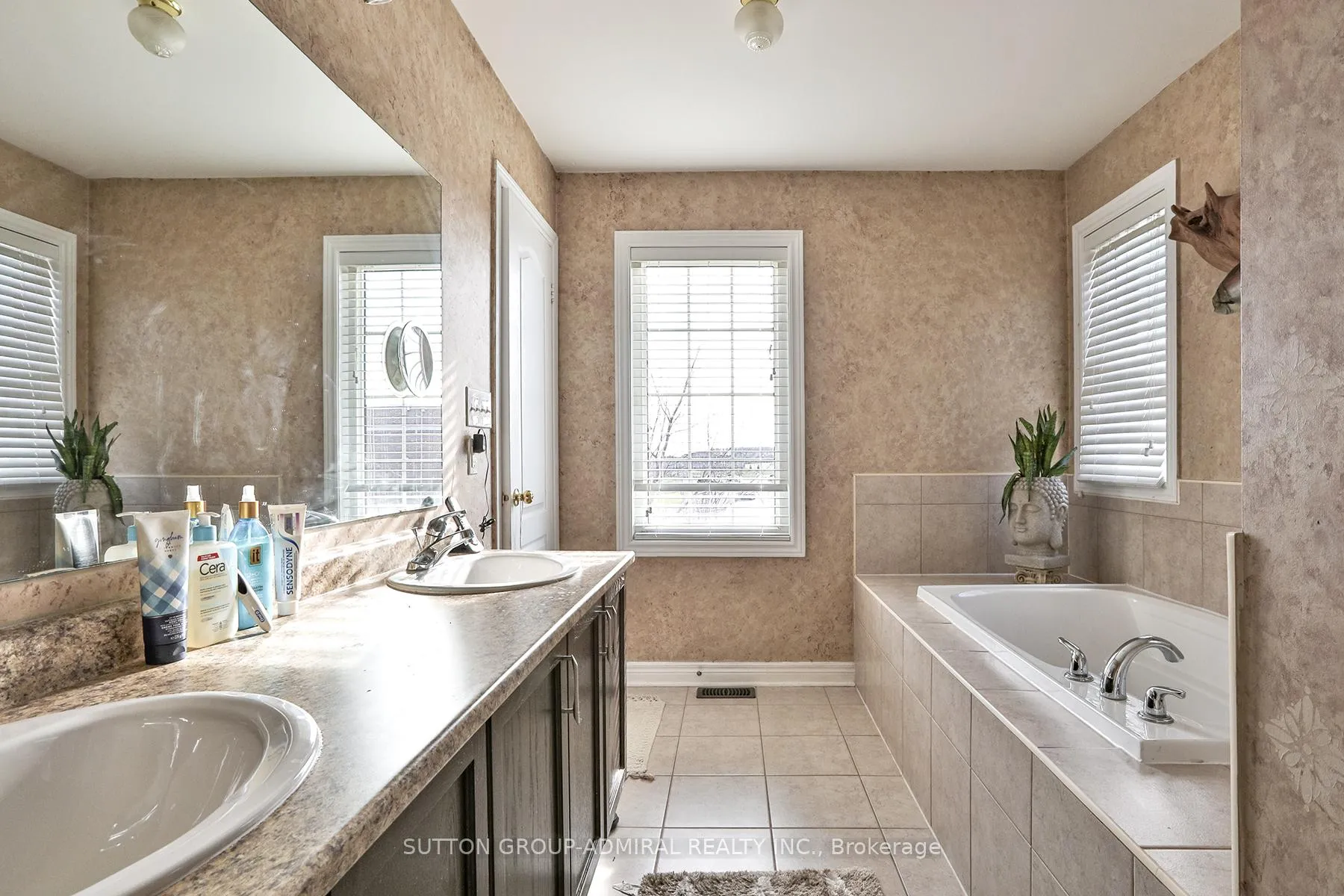 Photo 19 of 38 Shady Oaks Avenue, Markham, Cornell — HOMEH