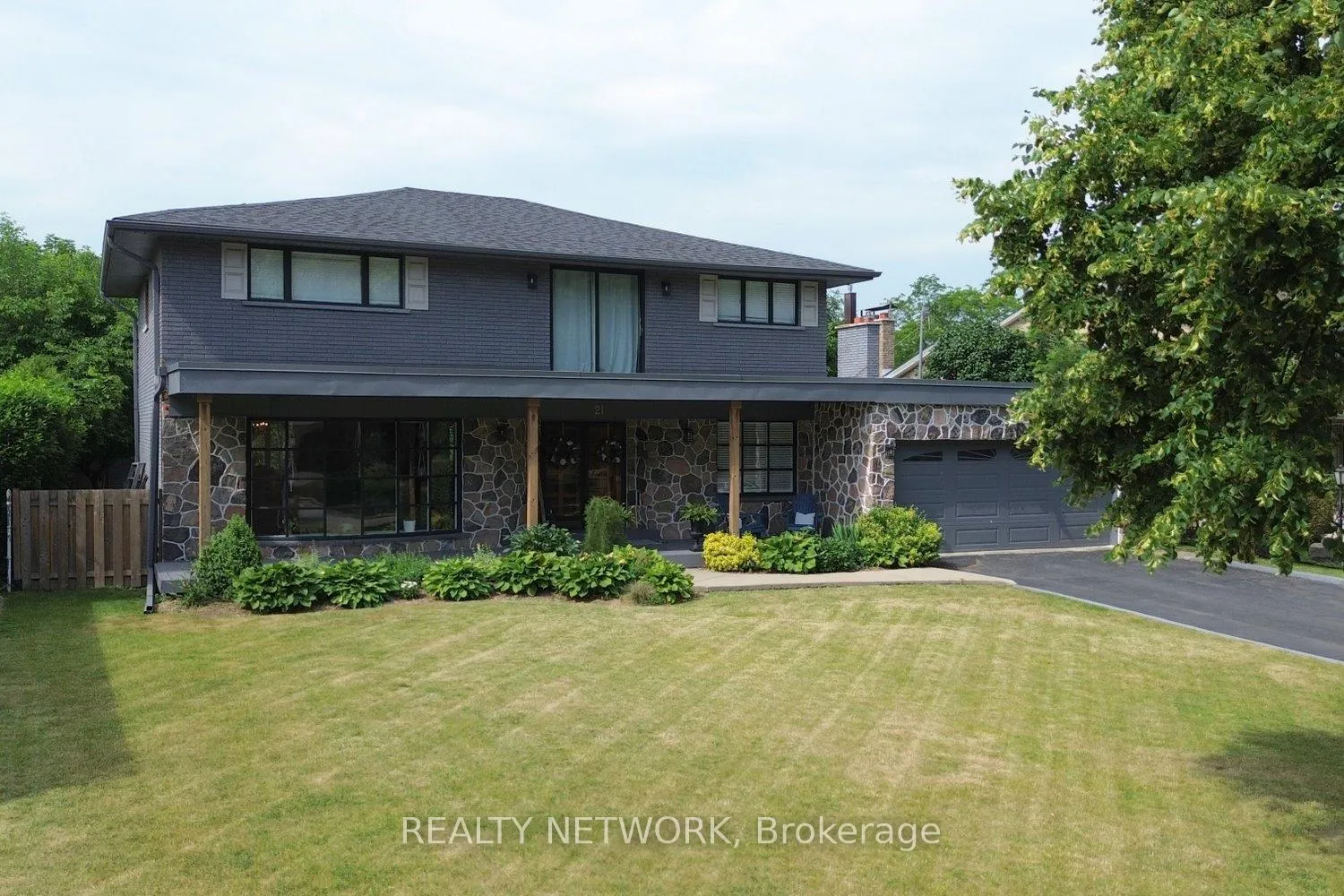 Photo 1 of 21 Woodside Drive, Hamilton, Sherwood — HOMEH