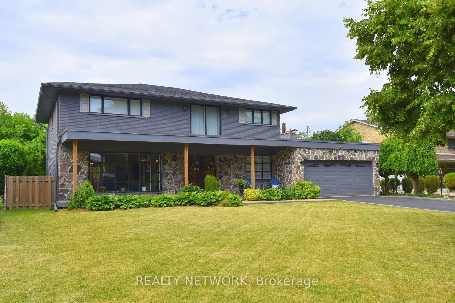 Photo 2 of 21 Woodside Drive, Hamilton, Sherwood — HOMEH