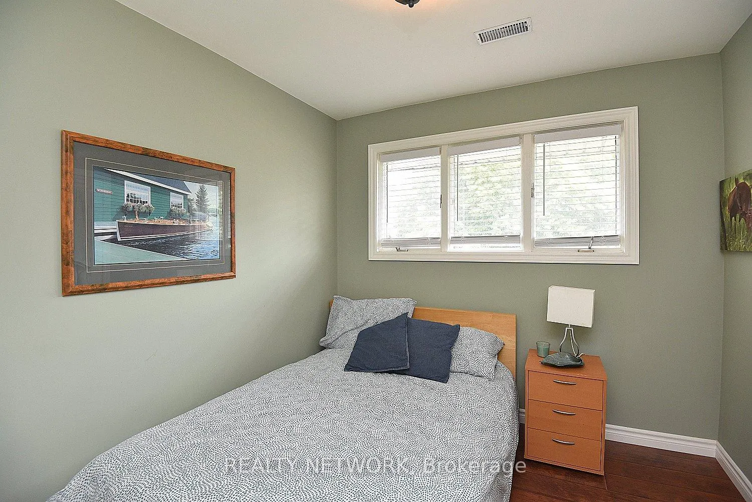 Photo 16 of 21 Woodside Drive, Hamilton, Sherwood — HOMEH
