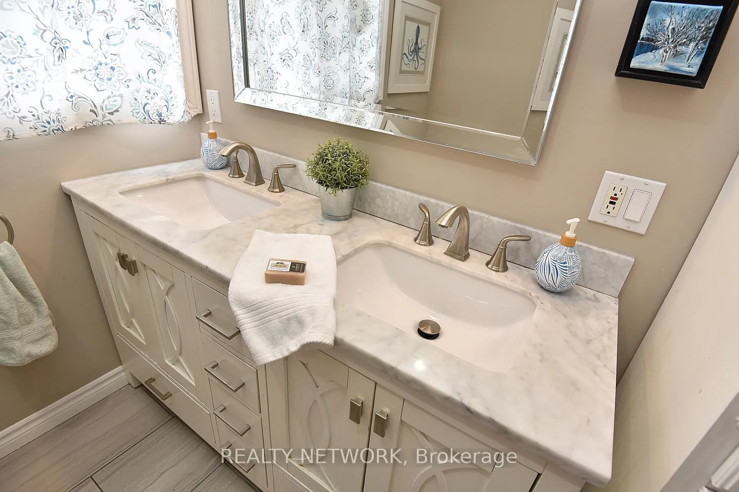 Photo 17 of 21 Woodside Drive, Hamilton, Sherwood — HOMEH