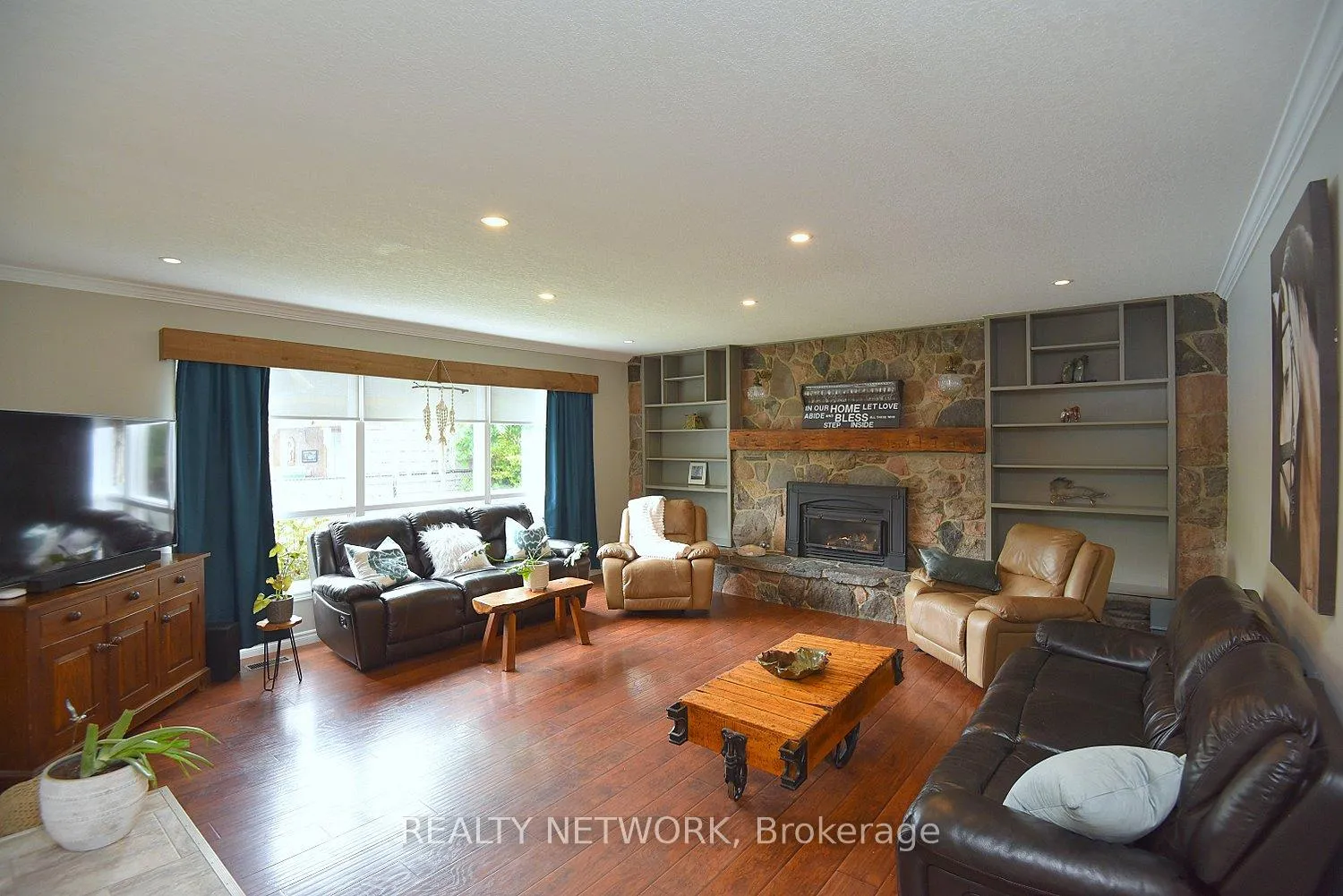 Photo 19 of 21 Woodside Drive, Hamilton, Sherwood — HOMEH