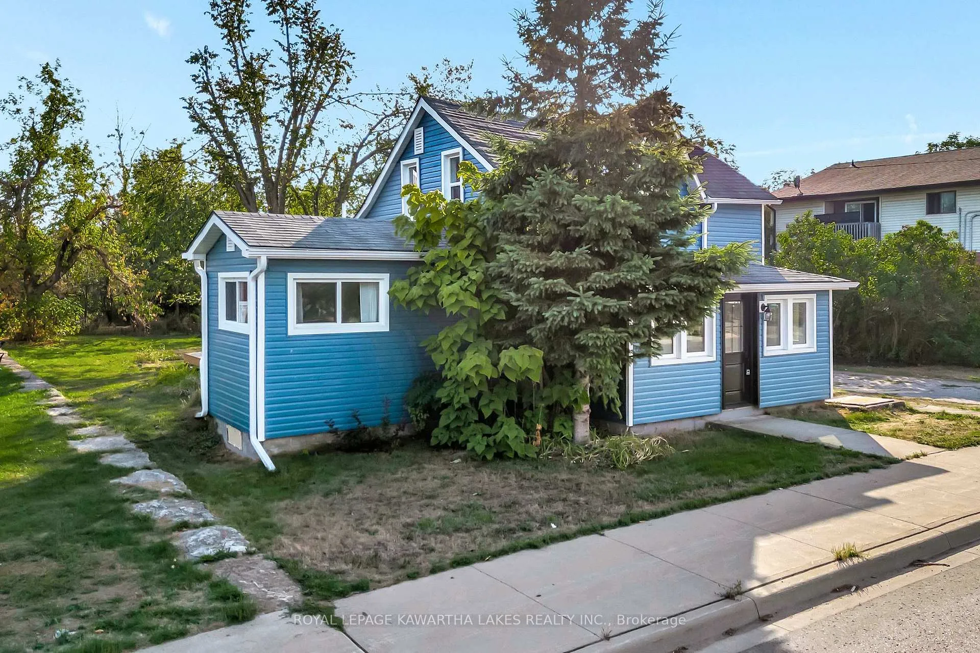 Photo 11 of 19 Prince Street E, Kawartha Lakes, Bobcaygeon — HOMEH