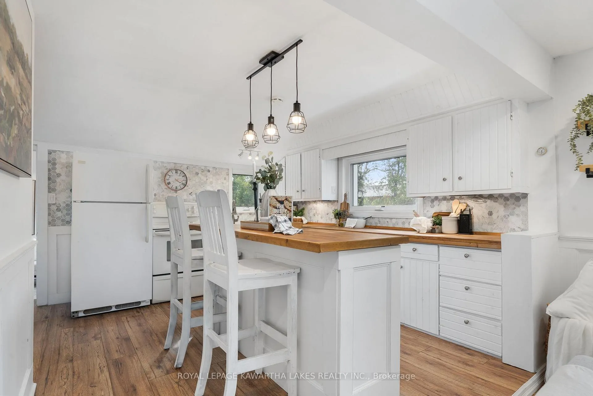 Photo 21 of 19 Prince Street E, Kawartha Lakes, Bobcaygeon — HOMEH