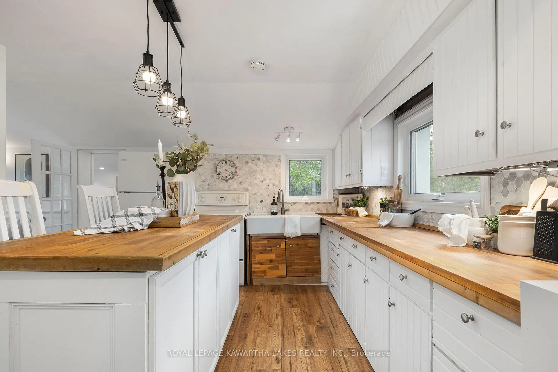 Photo 23 of 19 Prince Street E, Kawartha Lakes, Bobcaygeon — HOMEH