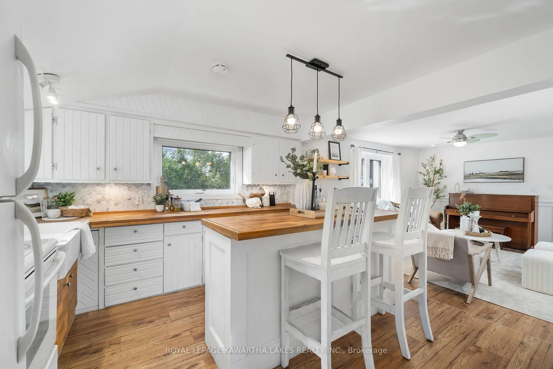 Photo 24 of 19 Prince Street E, Kawartha Lakes, Bobcaygeon — HOMEH