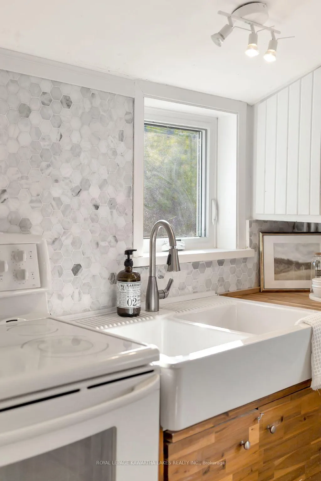 Photo 26 of 19 Prince Street E, Kawartha Lakes, Bobcaygeon — HOMEH