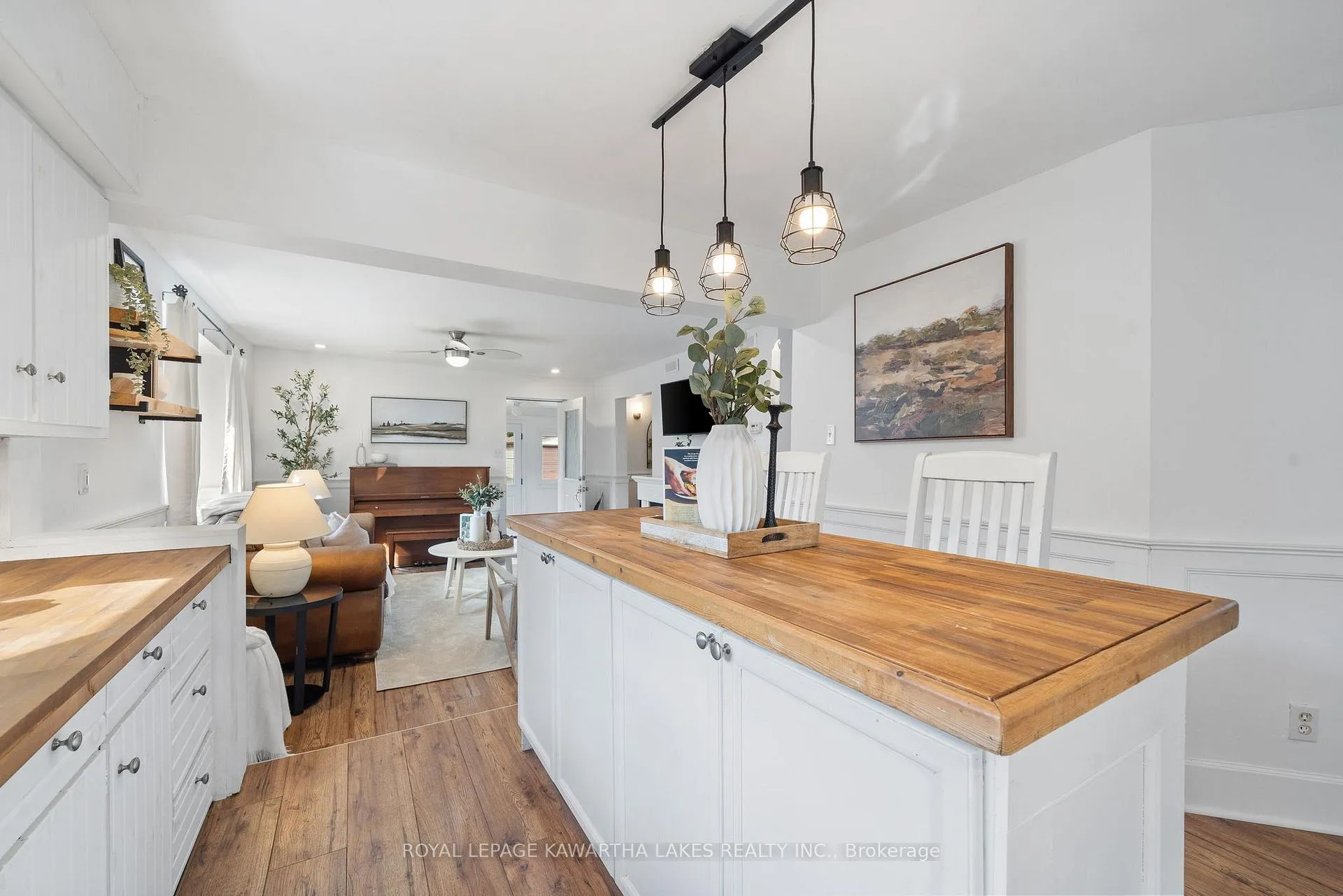 Photo 27 of 19 Prince Street E, Kawartha Lakes, Bobcaygeon — HOMEH