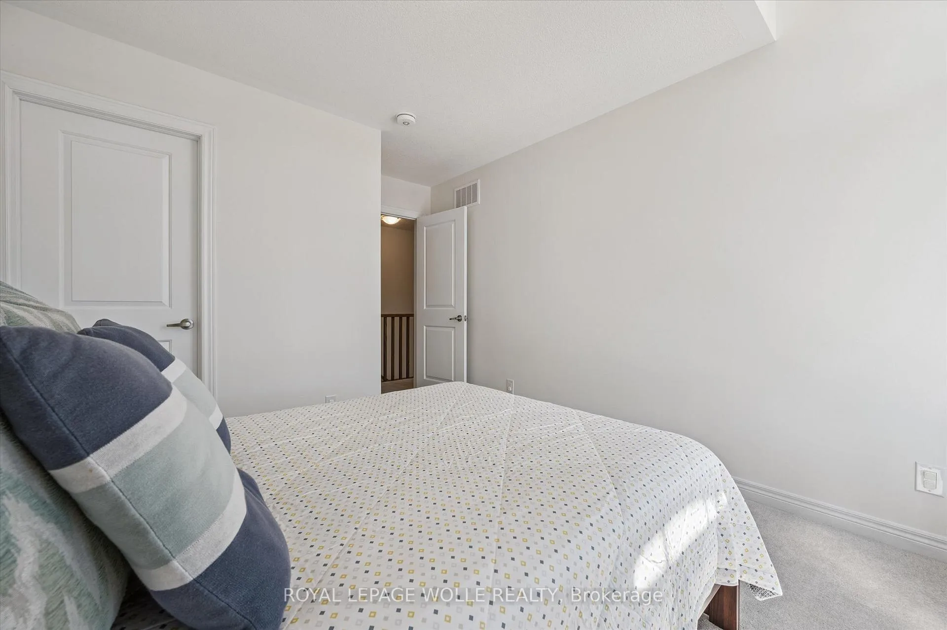 Photo 14 of 11 Georgina Street, Kitchener — HOMEH
