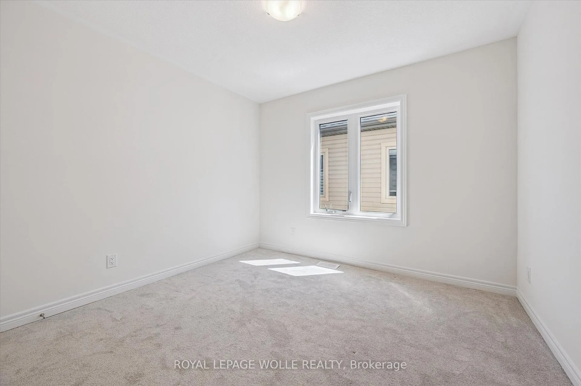Photo 17 of 11 Georgina Street, Kitchener — HOMEH