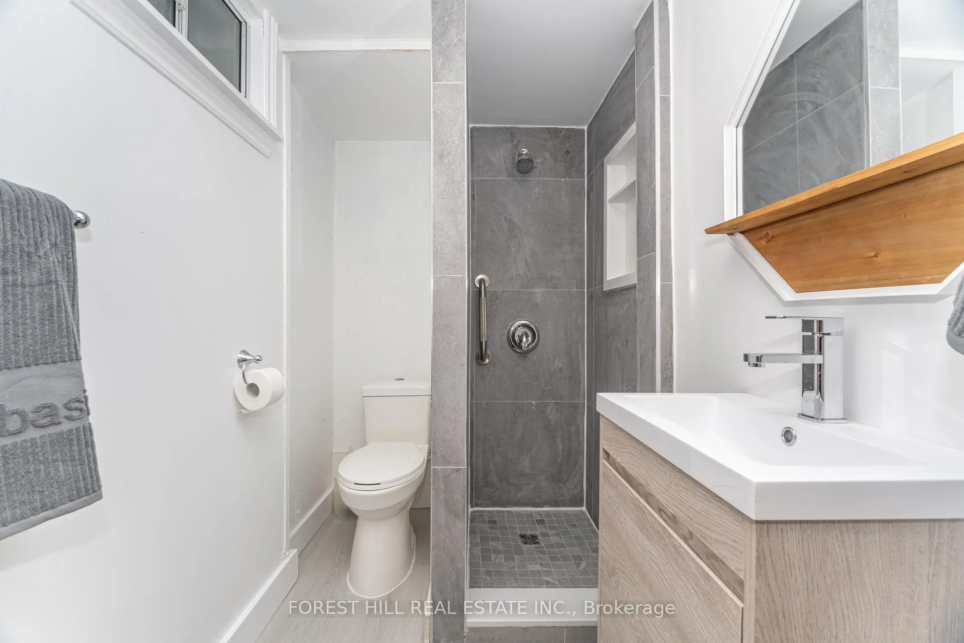 Photo 13 of 2 Topham Road, Toronto, O'Connor-Parkview — HOMEH