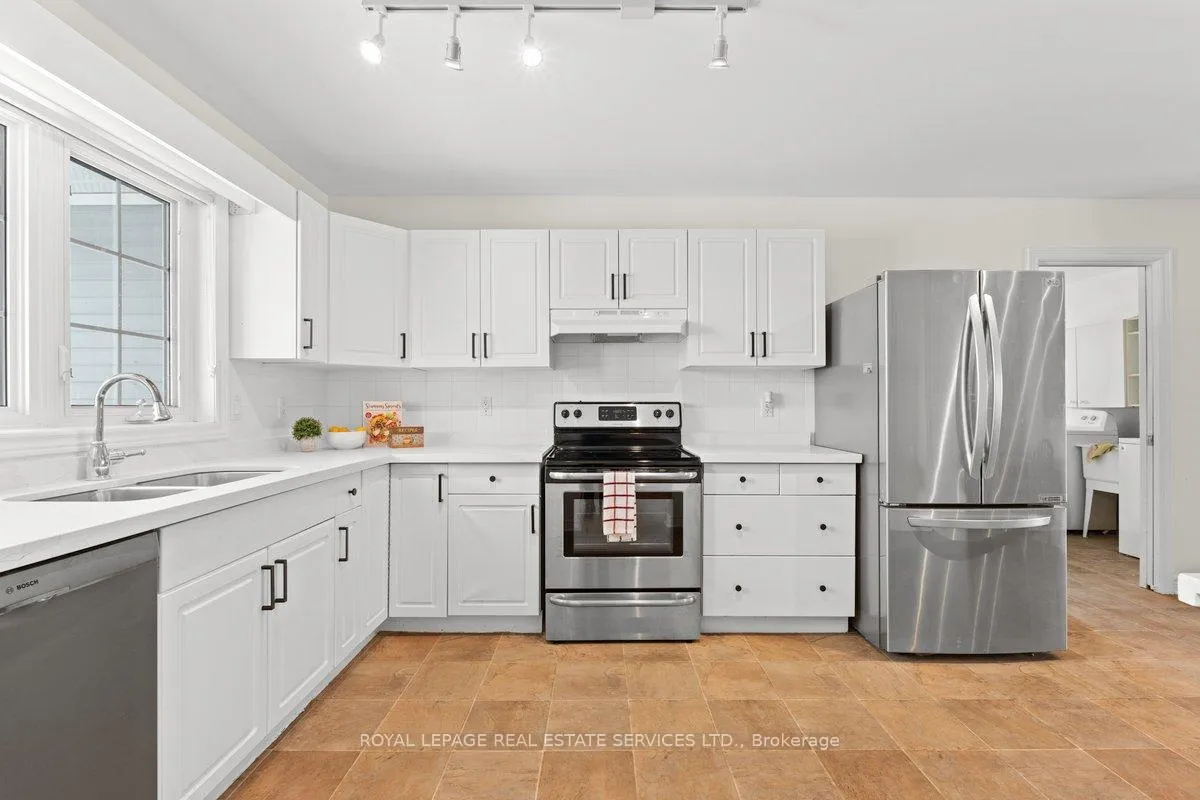 Photo 3 of 24 Lockwood Drive, Brighton — HOMEH