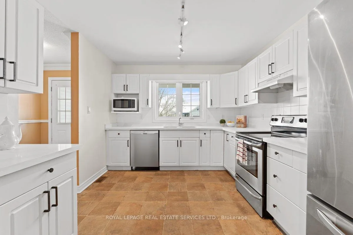 Photo 4 of 24 Lockwood Drive, Brighton — HOMEH
