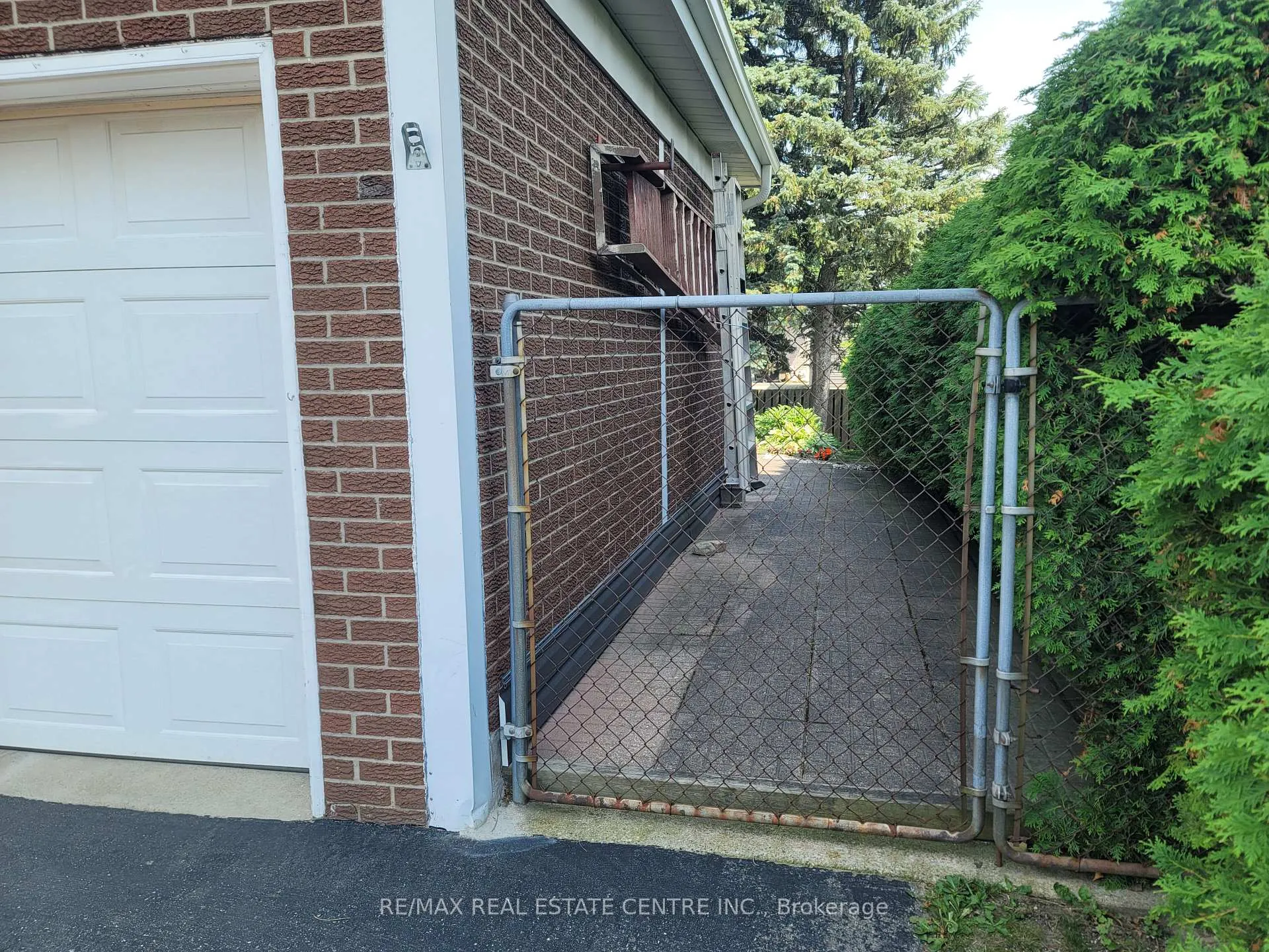 Photo 3 of 53 kingswood Drive, Kitchener — HOMEH